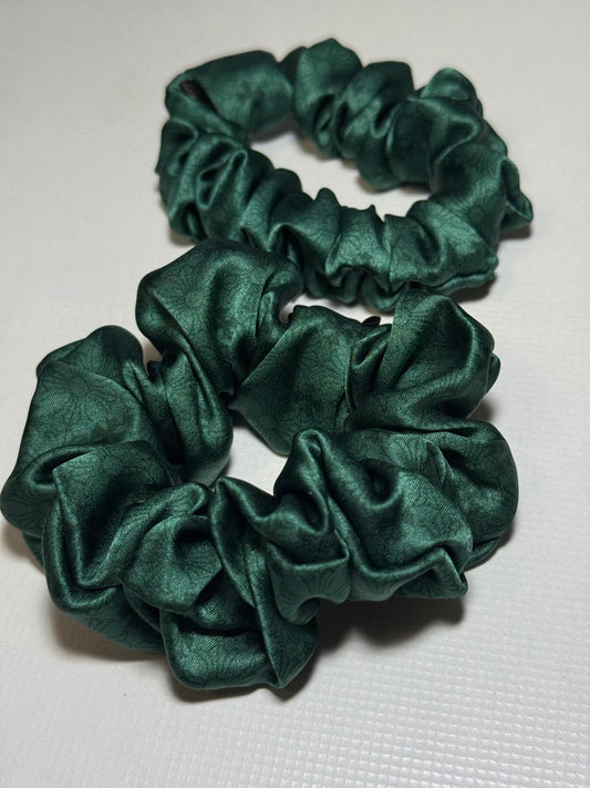 Kolekcinio 100% natūralaus šilko smaragdinė gumelė FLOWER