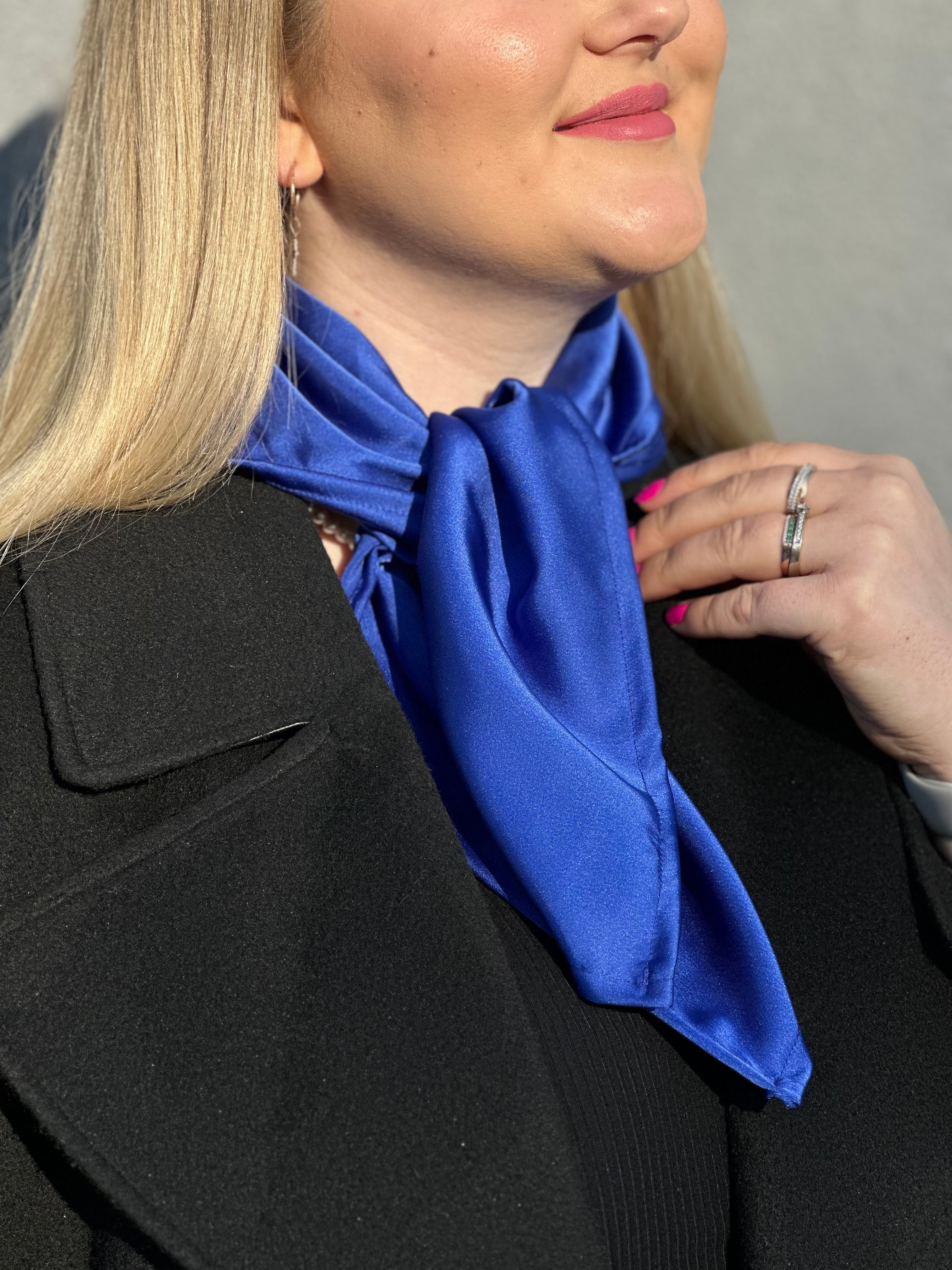 Karališka mėlyna skarelė