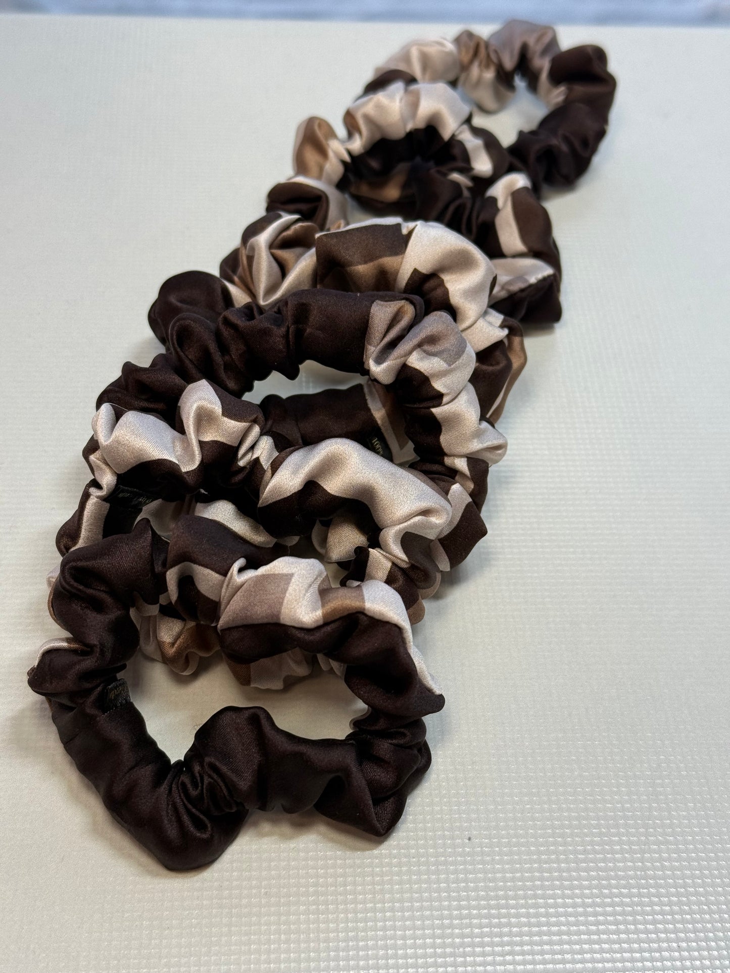 Kolekcinio 100% natūralaus šilko gumelė BARISTA Mažiau putlumo S dydis