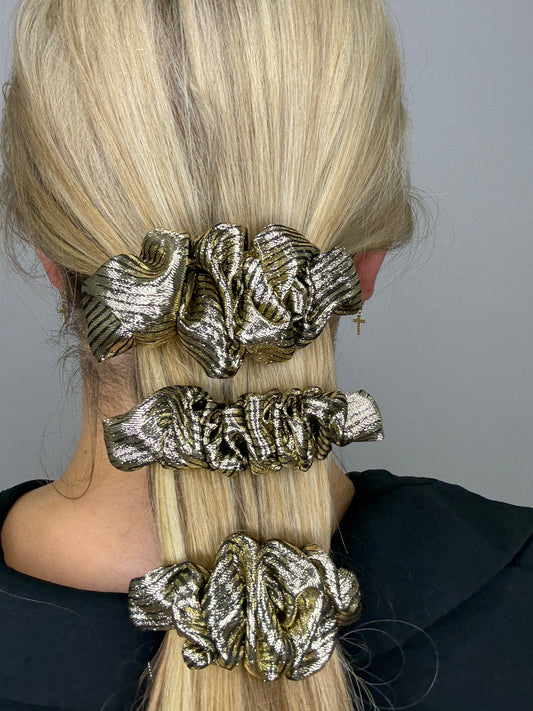 Auksinis natūralaus šilko segtukas raukinukas ⚜️