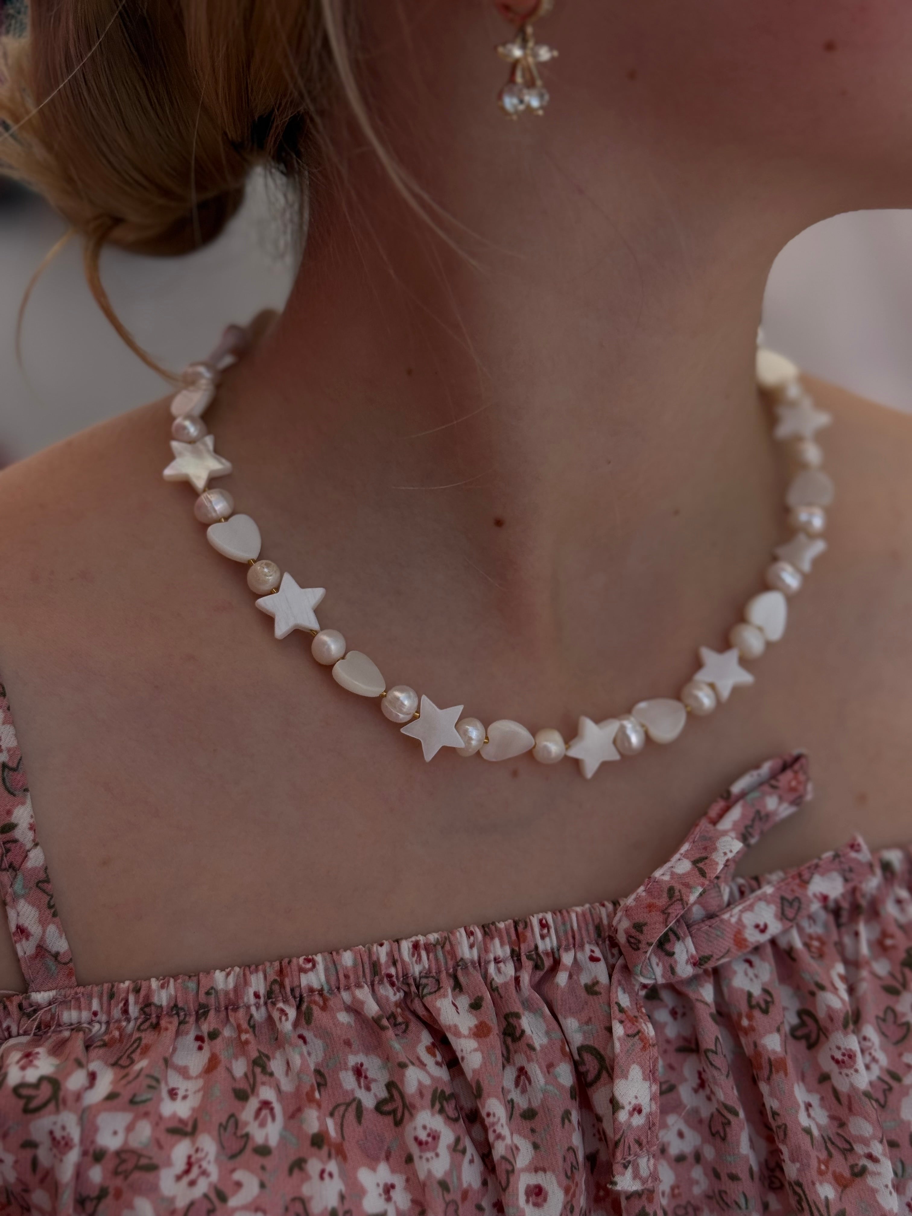 Natūralių gėlavandenių perlų vėrinys su kriauklių žvaigždutėmis ⭐️