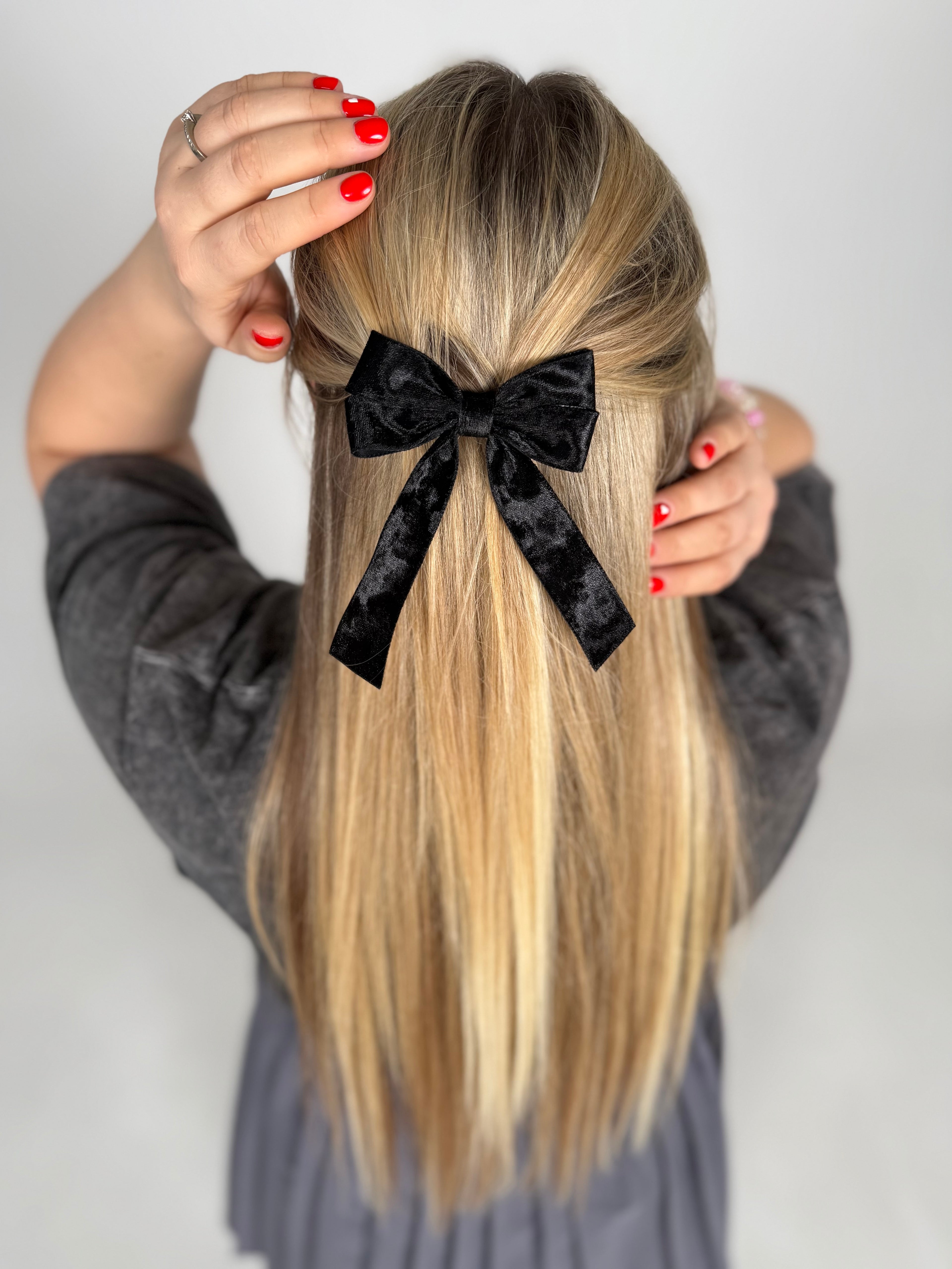 Juodas aksominis kaspinukas 🖤