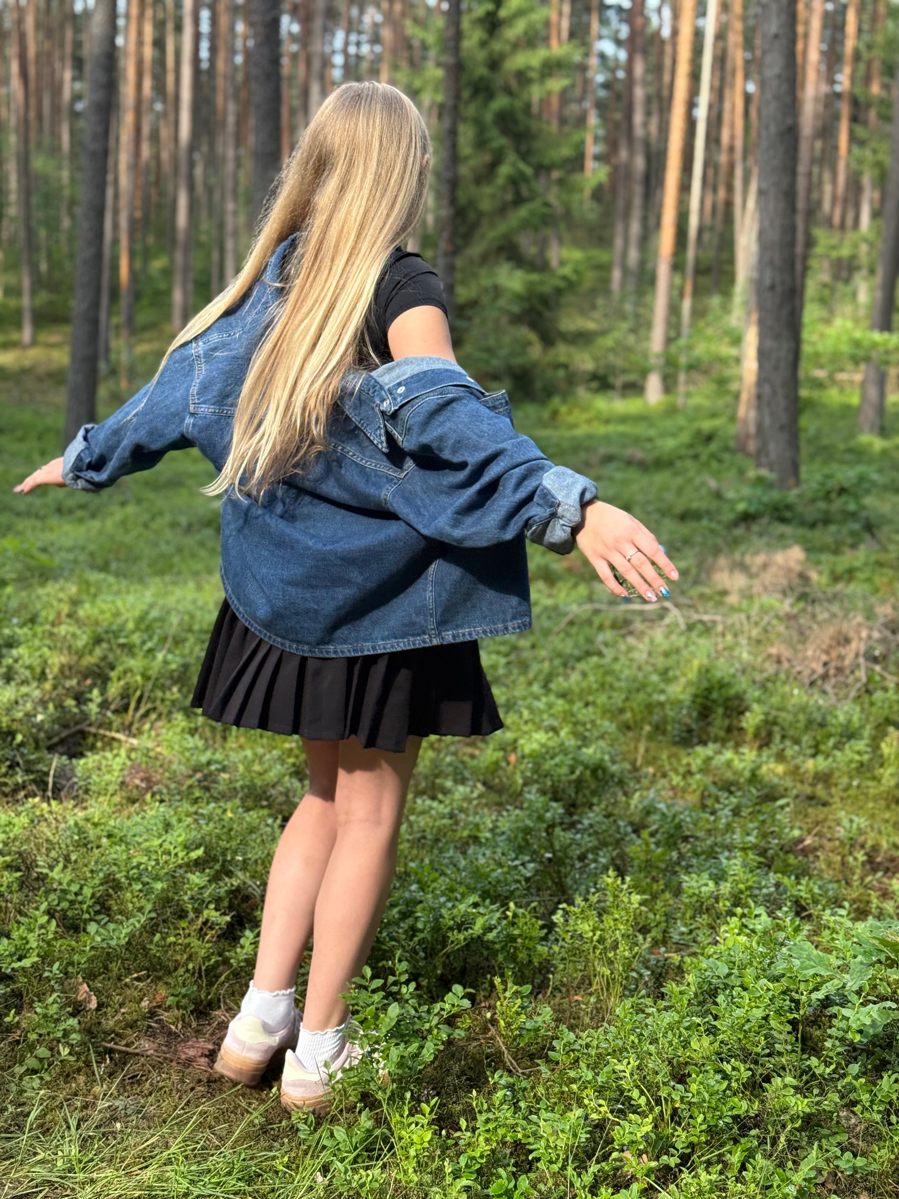 Juodas klostuotas sijonas su kišenėmis 🖤