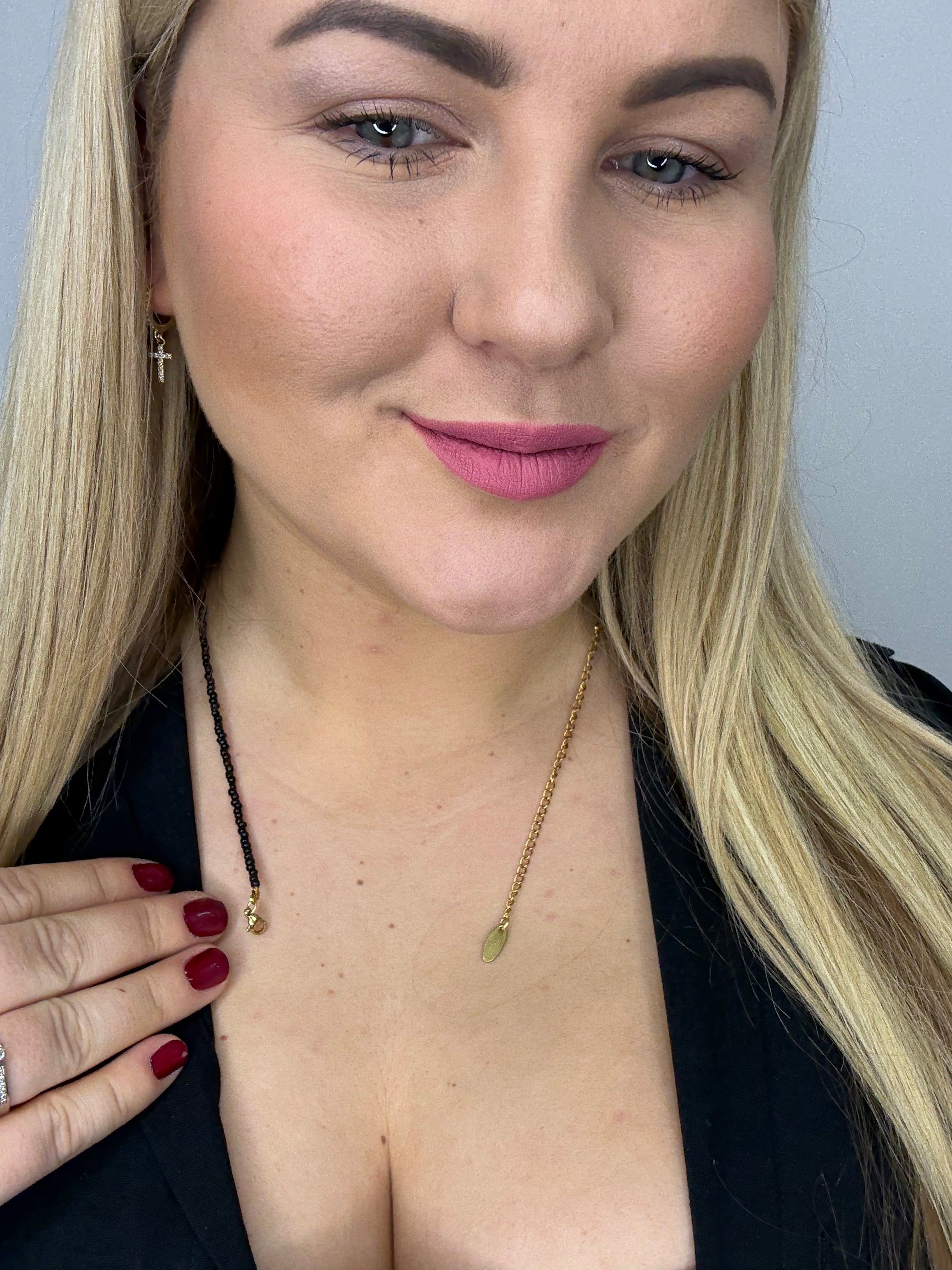 Juodas minimalistinis natūralių gėlavandenių perlų smulkus vėrinys