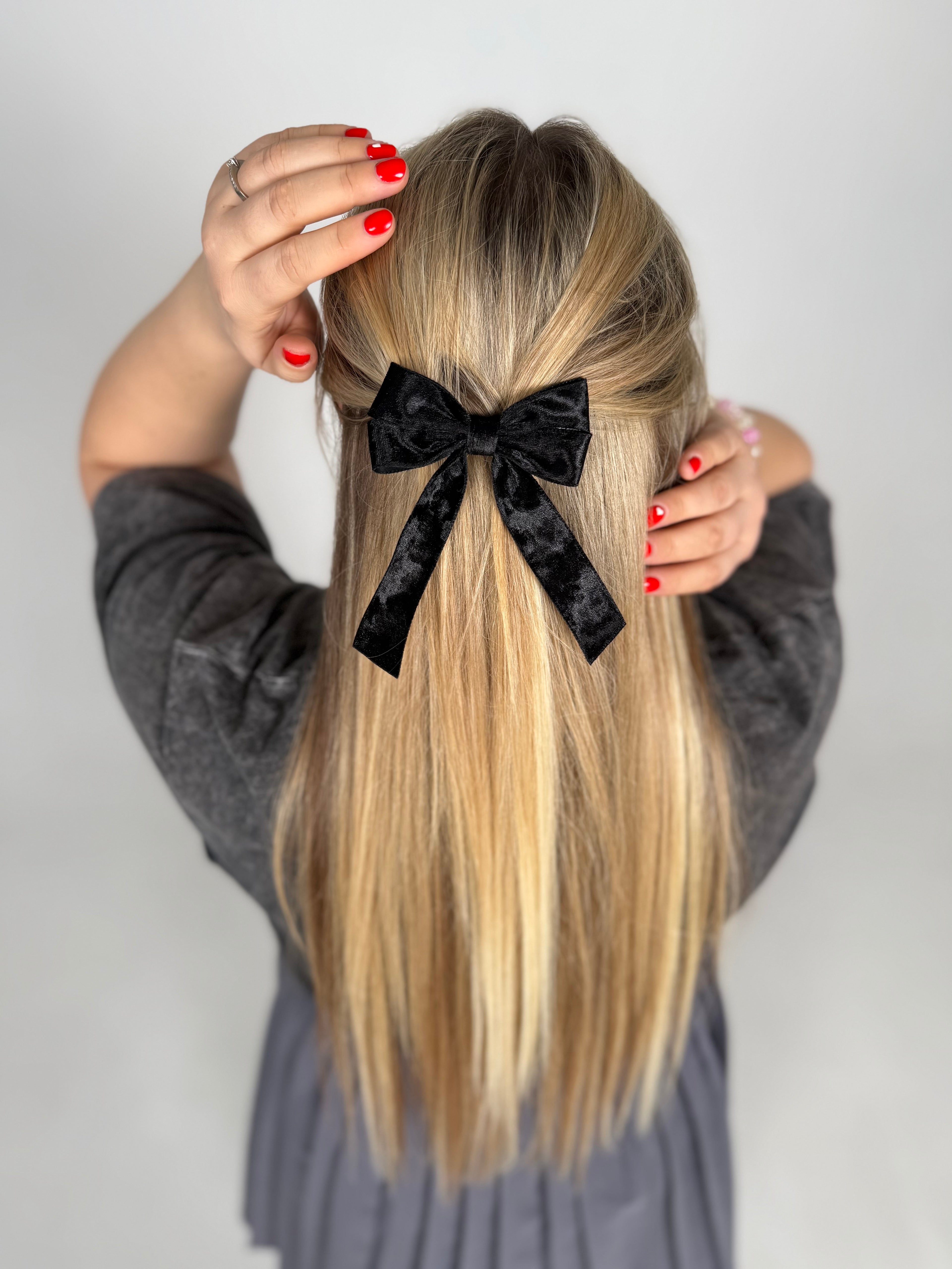 Juodas aksominis kaspinukas 🖤