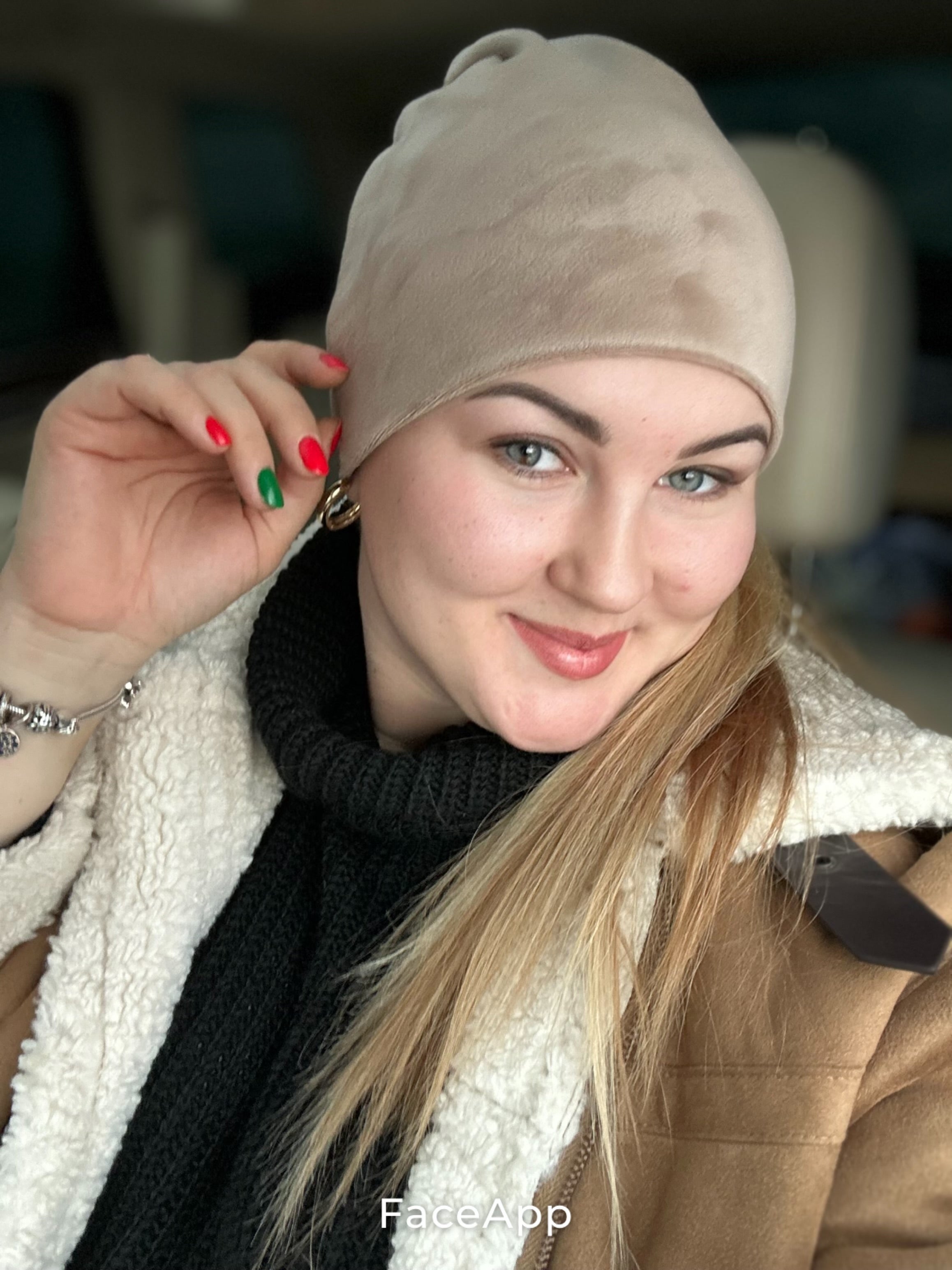Cappucino veliūro kepurė
