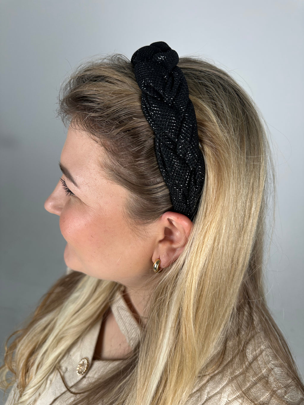 Juodas žėrintis lankelis 🖤