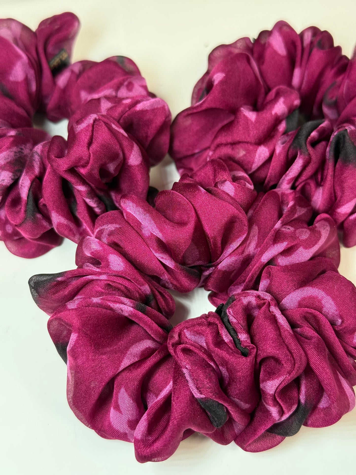 Natūralaus 100% šilko vyšninė organzos gumelė su raštais ♥️