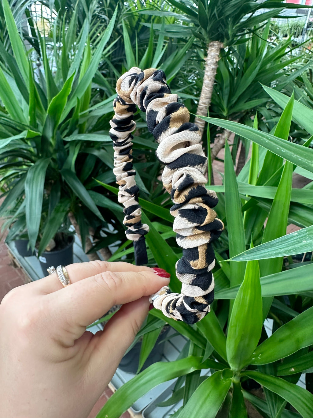 Leopardo rašto natūralaus šilko plonasis lankelis 🐆