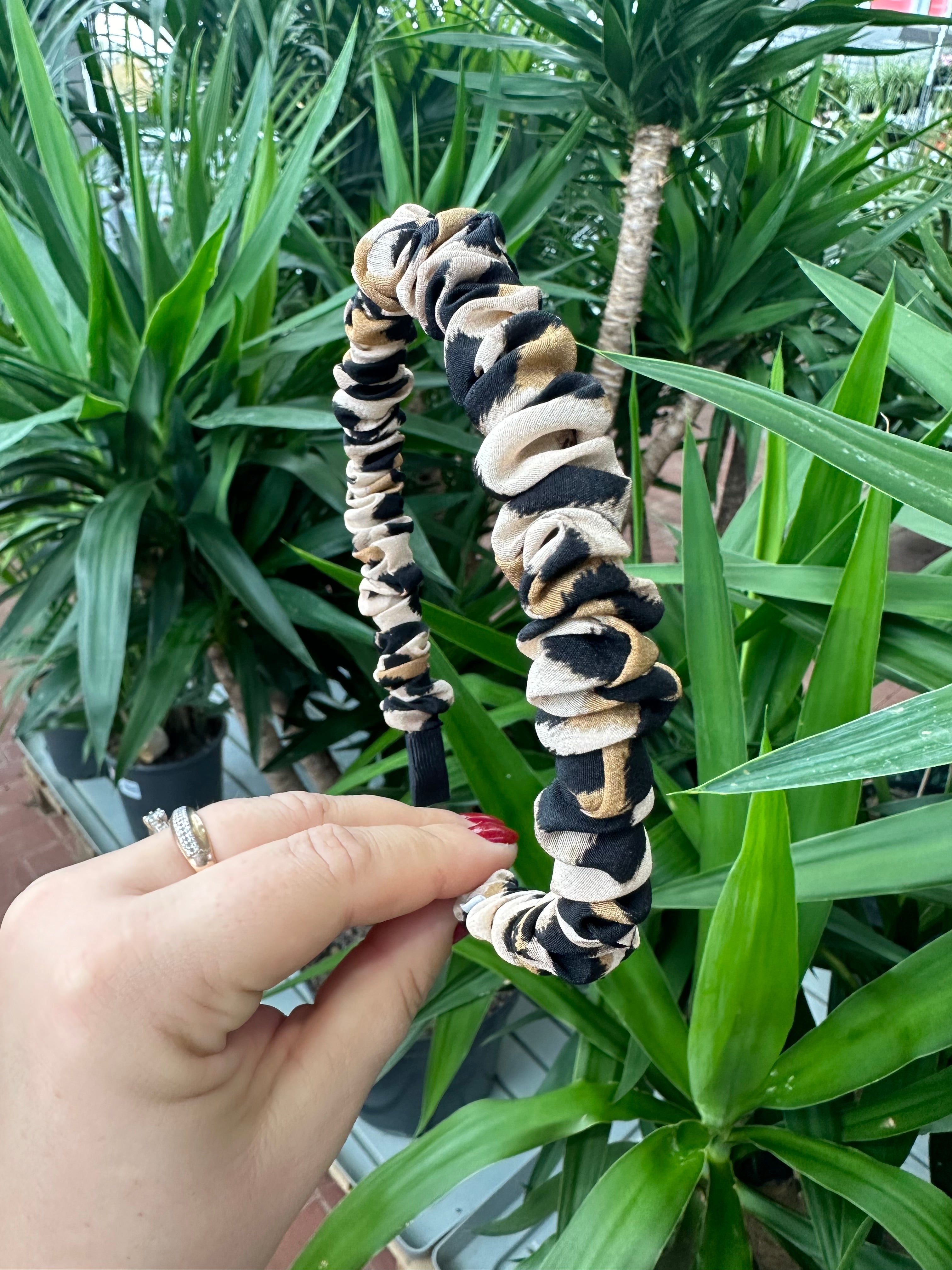 Leopardo rašto natūralaus šilko plonasis lankelis 🐆