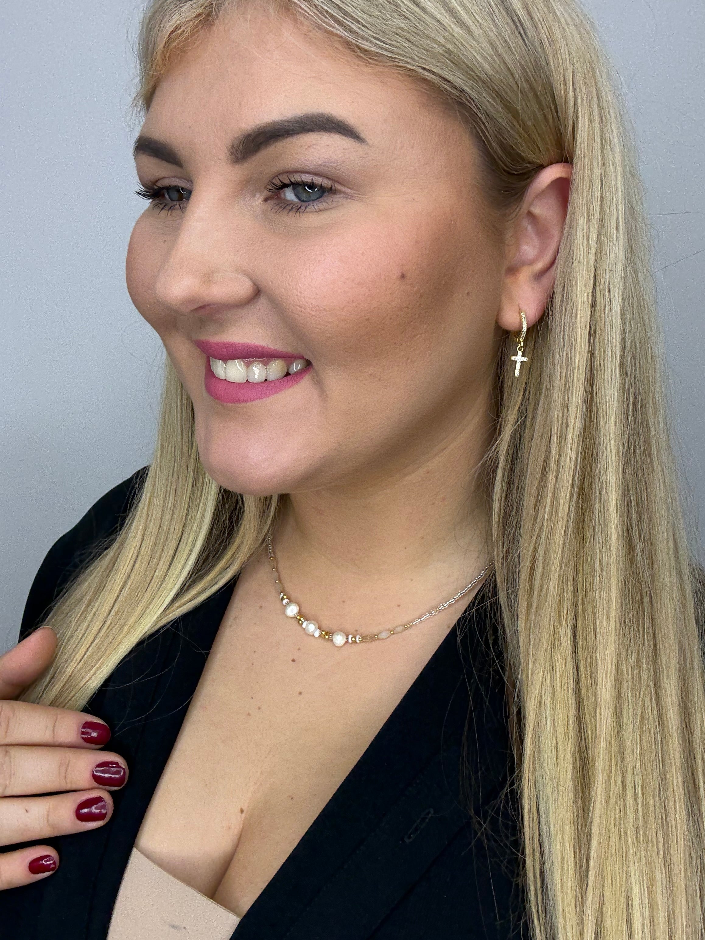 Kreminis minimalistinis natūralių gėlavandenių perlų smulkus vėrinys