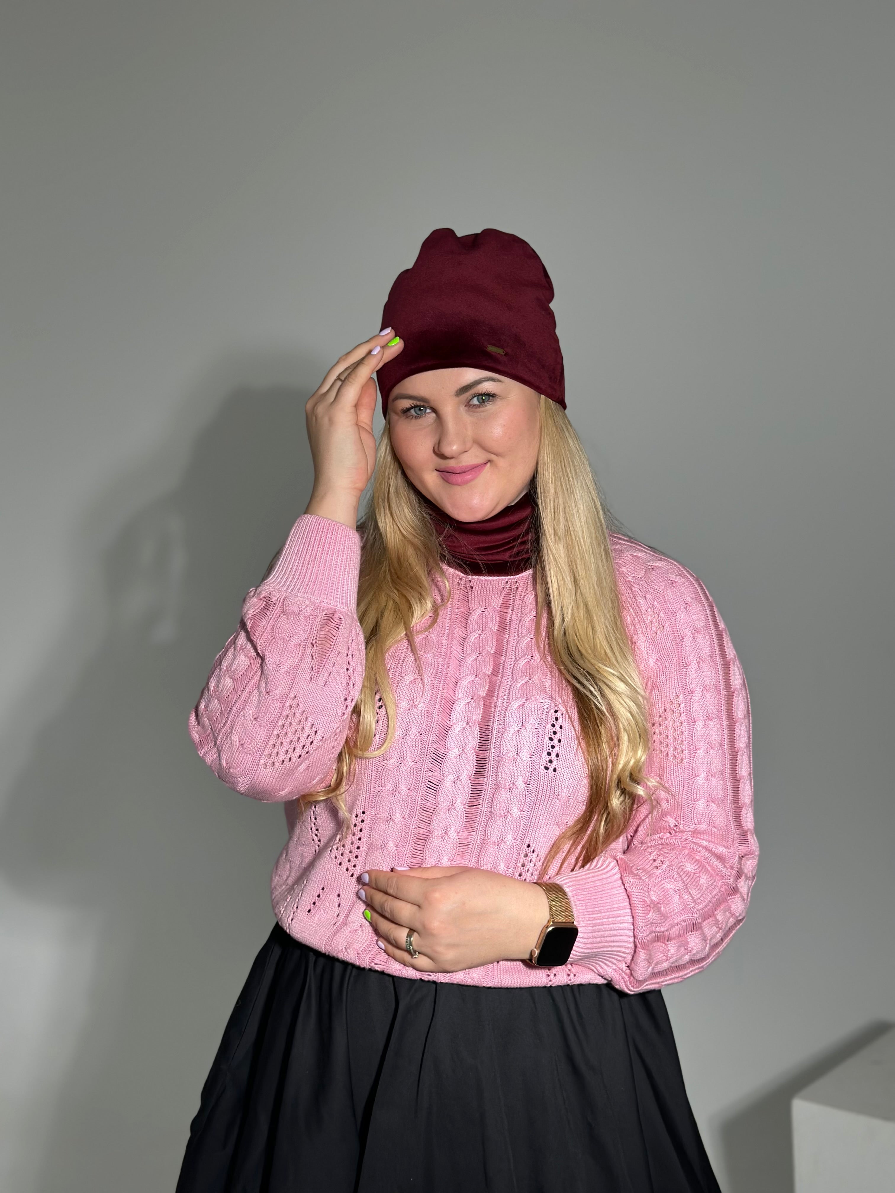 Bordo veliūro kepurė