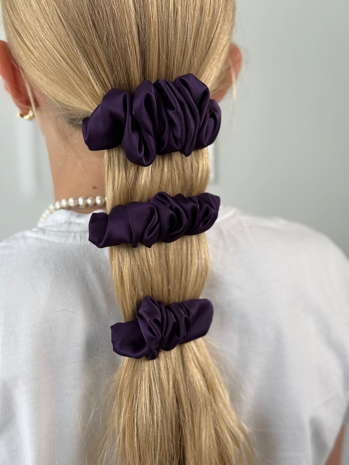 Baklažano natūralaus šilko segtukas raukinukas