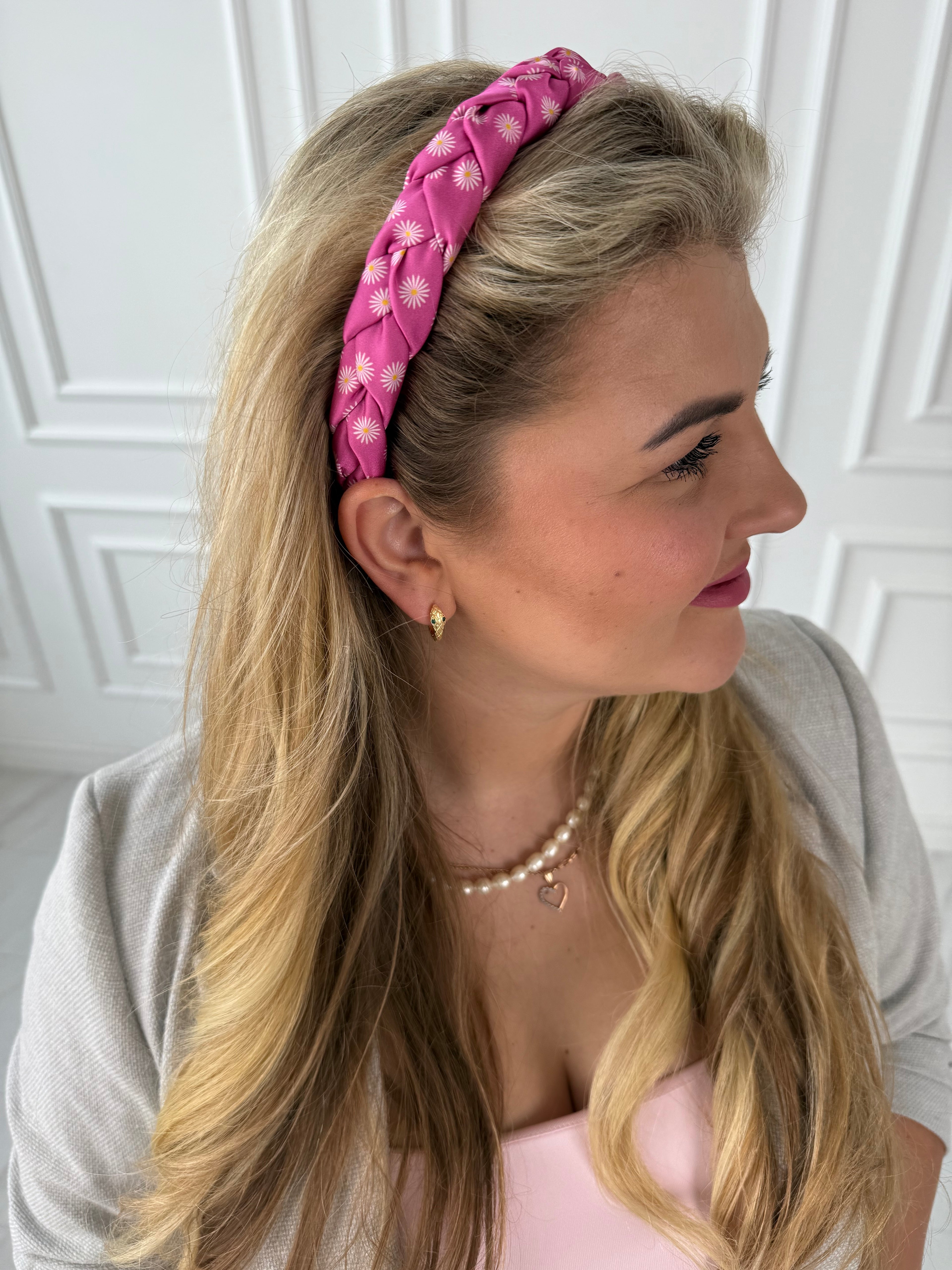 Rožinis pintas lankelis su ramunėlėmis