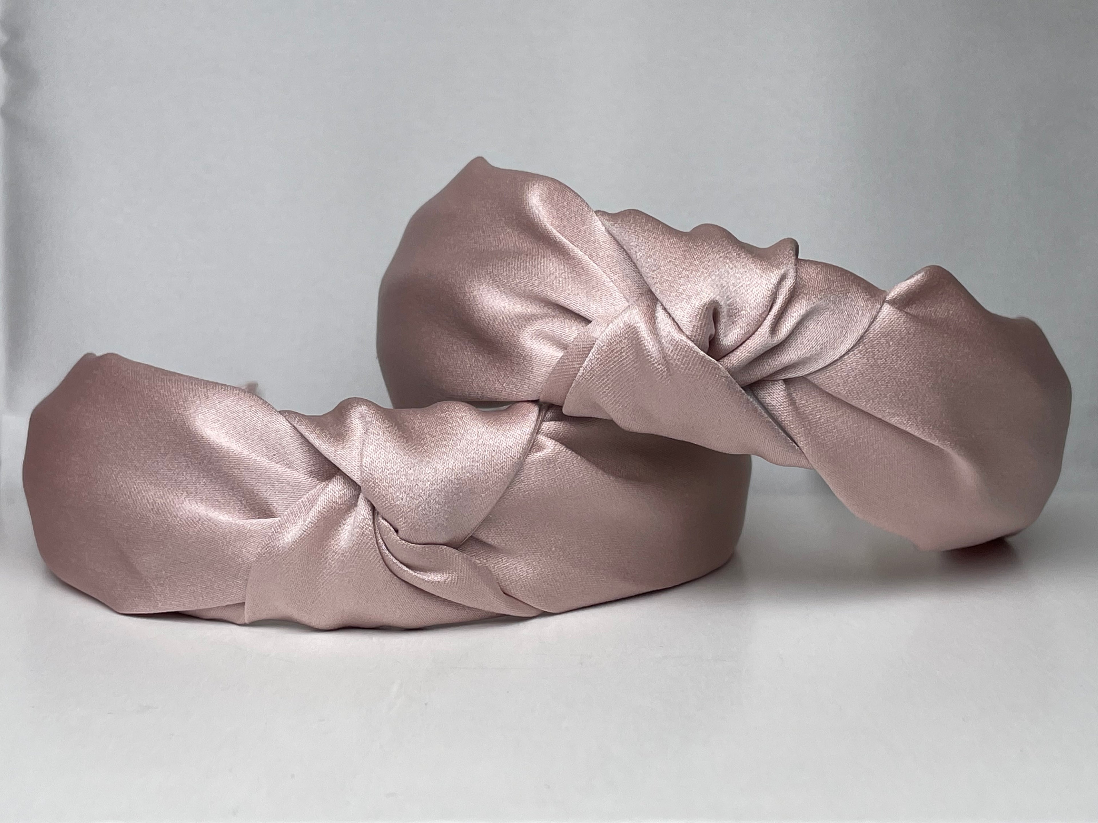 Pelenų rožinis su blizgesiu mazgelis 3cm