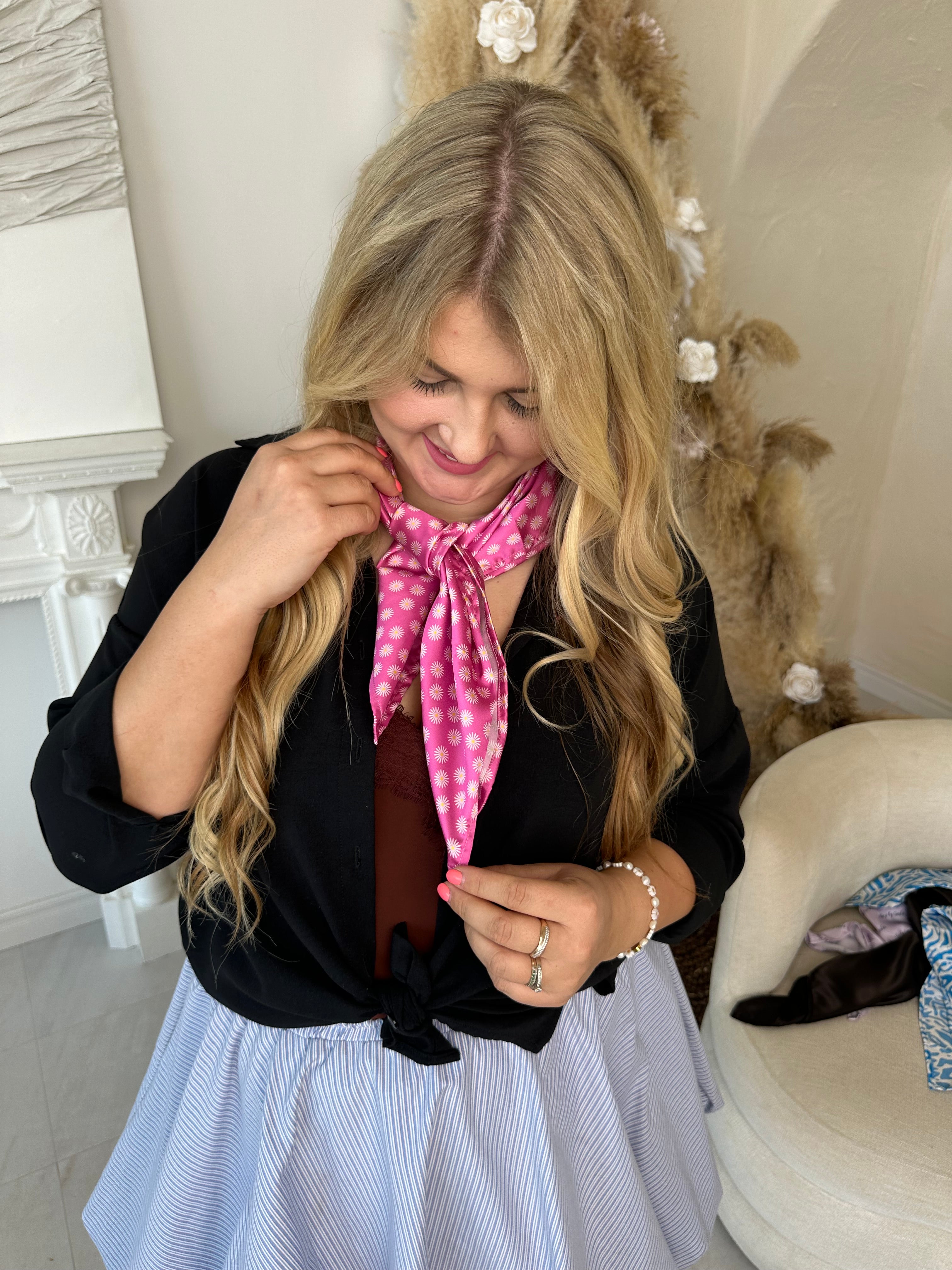 Shop by Gerda audinio ciklameno su ramunėlėmis skarelė 🌸