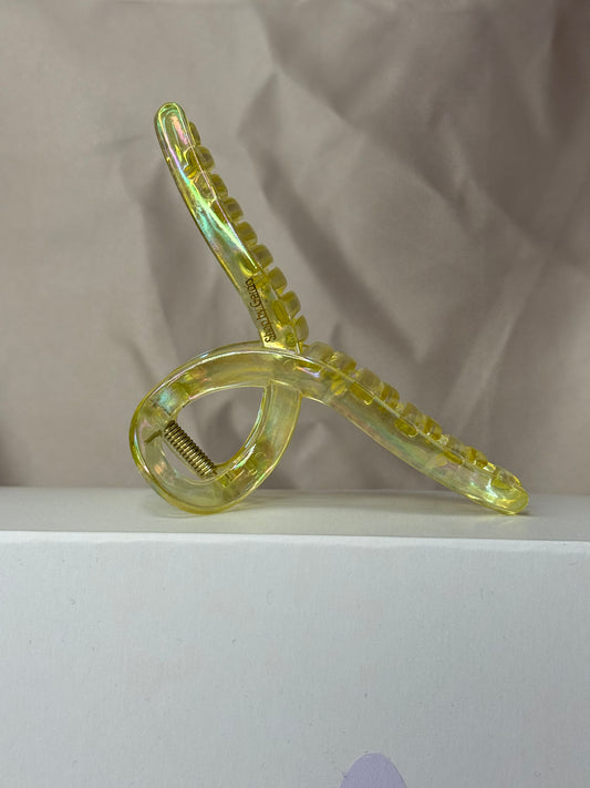 Geltona perlamutrinė kilpa 13cm