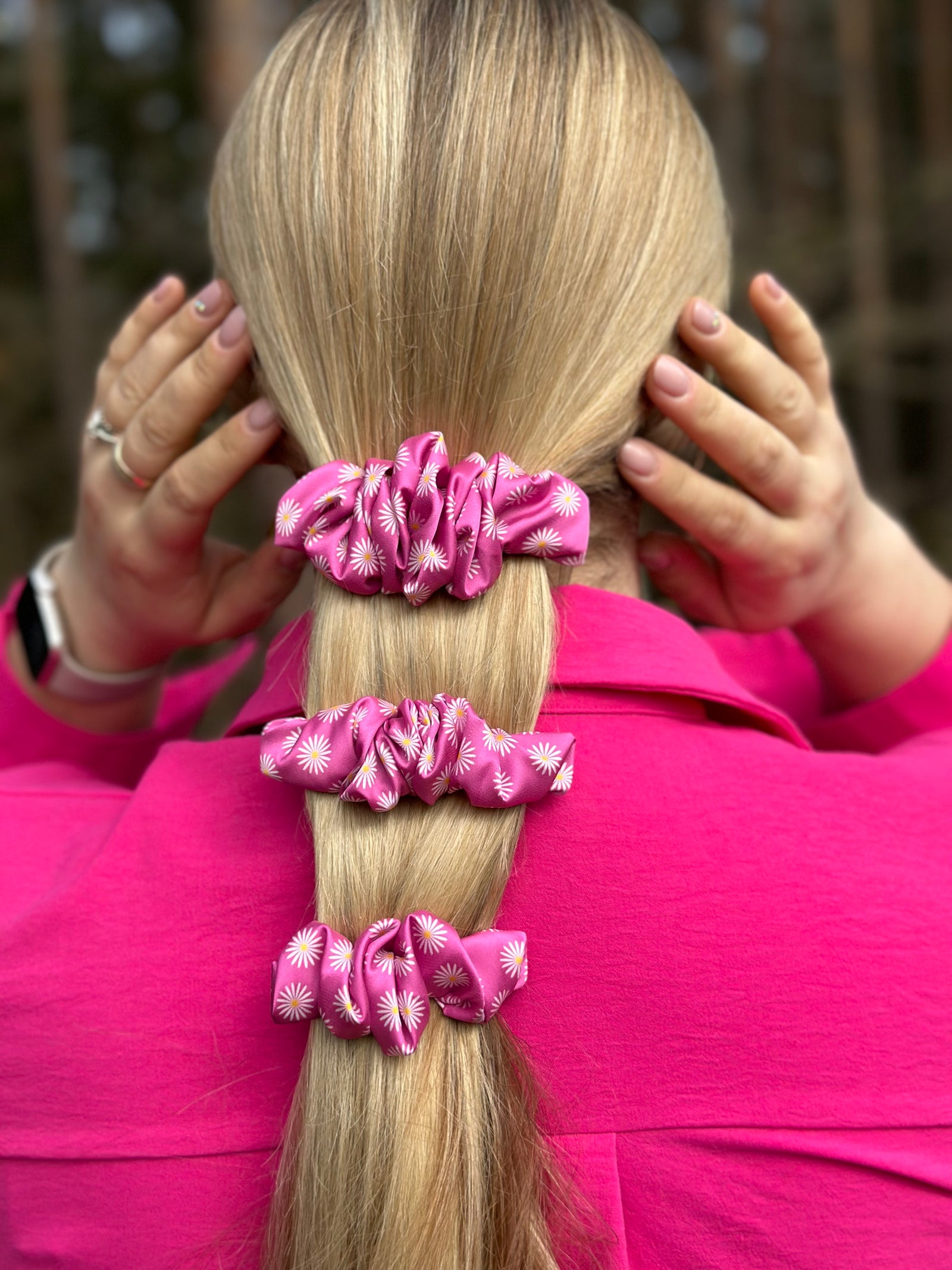 Shop by Gerda rožinis su ramunėlėmis segtukas