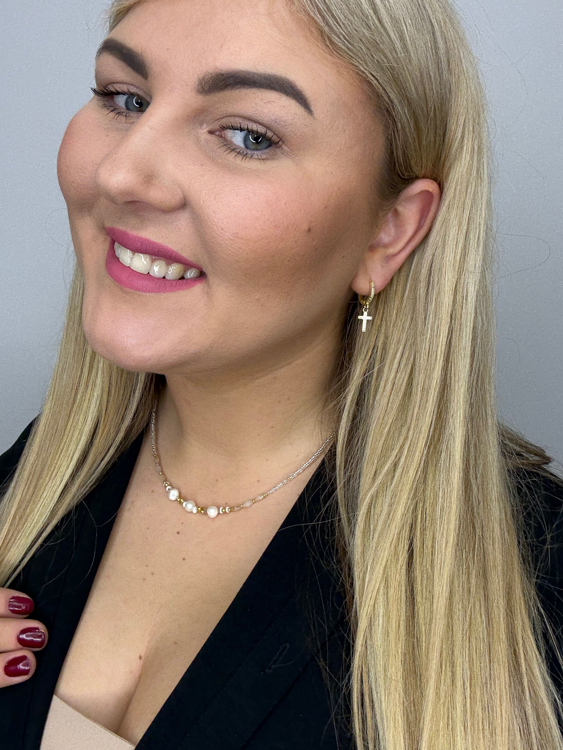 Kreminis minimalistinis natūralių gėlavandenių perlų smulkus vėrinys