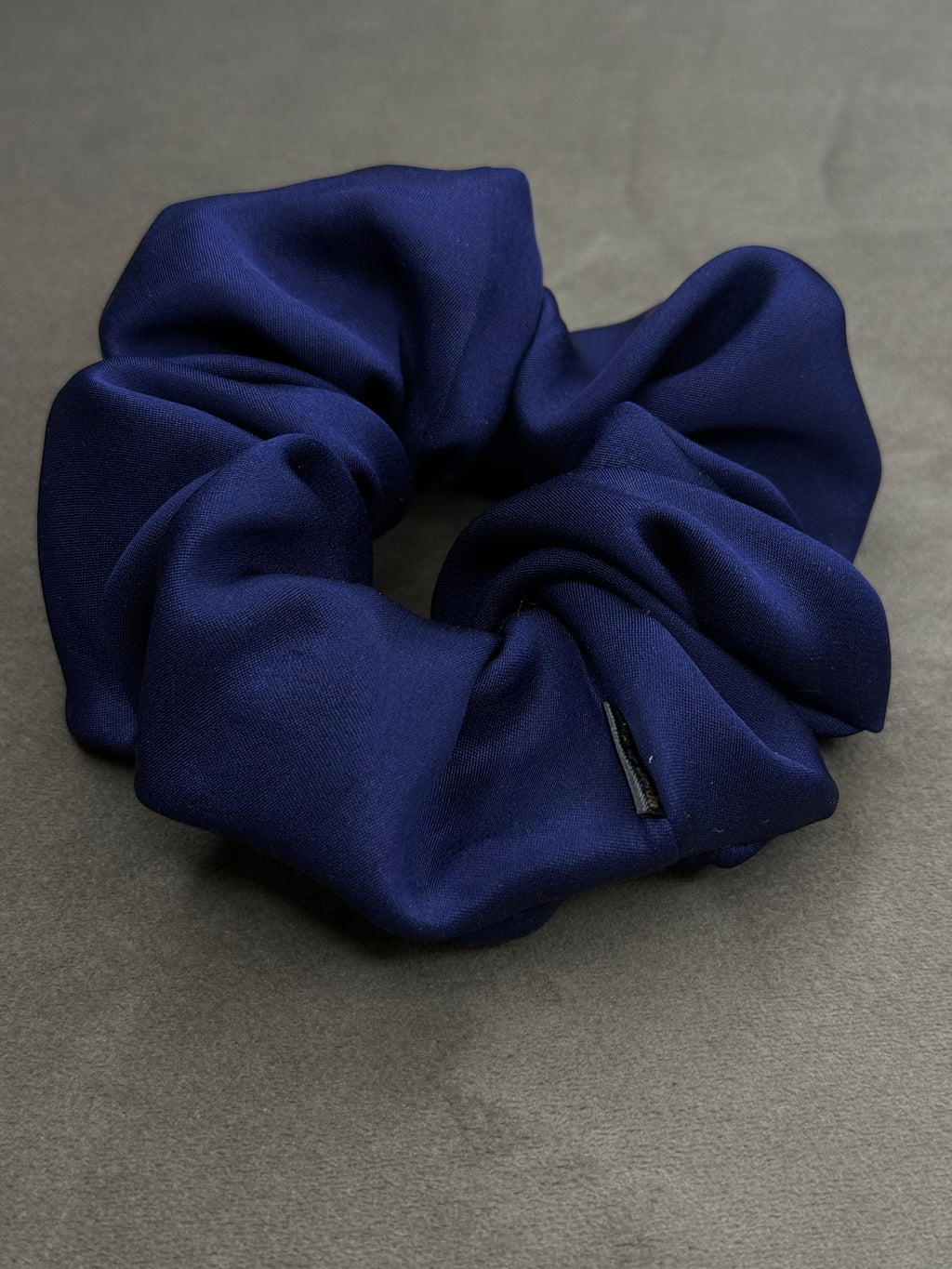 Tamsiai mėlyna Mulberry 100% natūralaus šilko gumelė su struktūra net 24 momai!