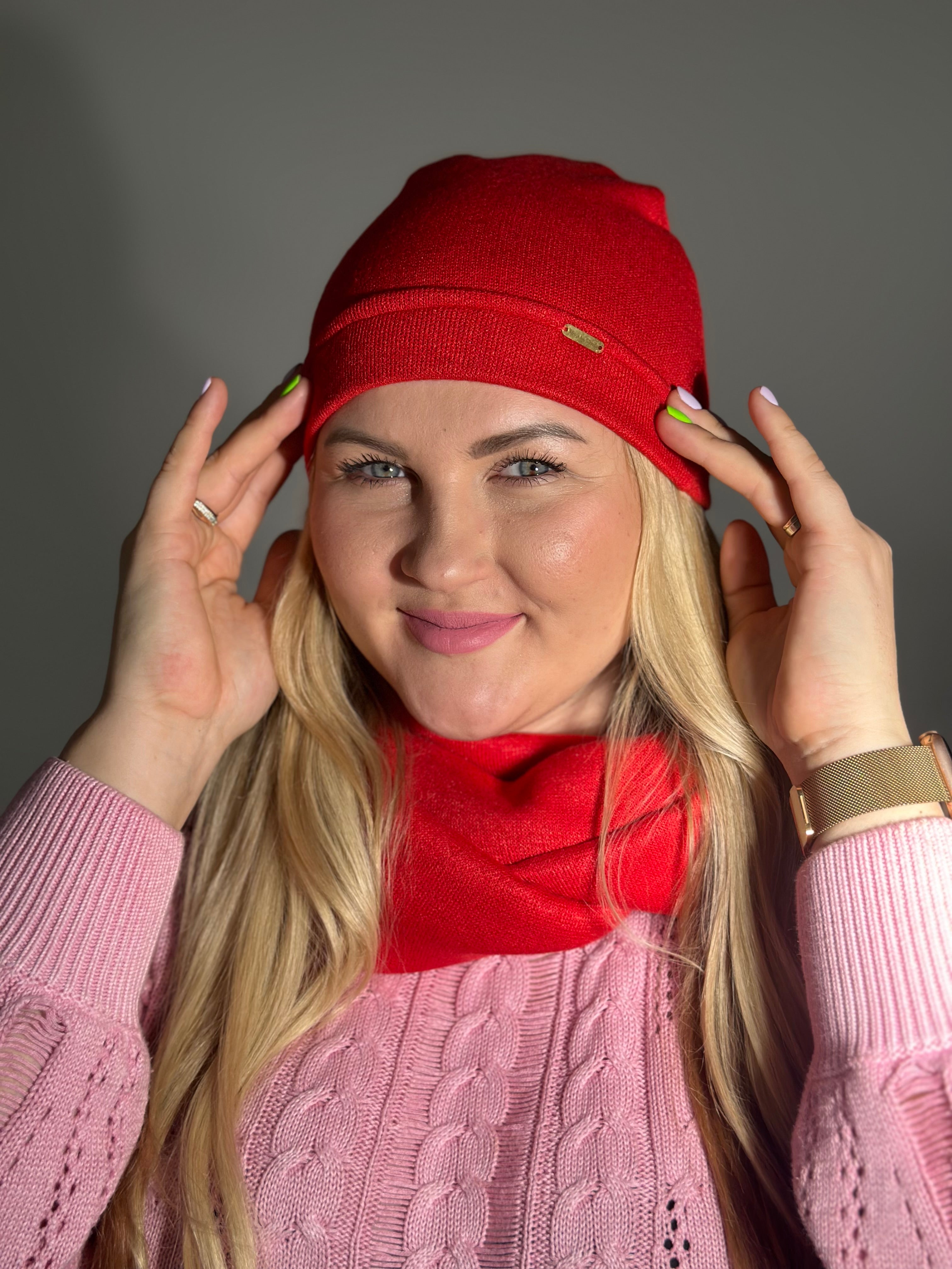 Merino vilnos raudona vienguba kepurė