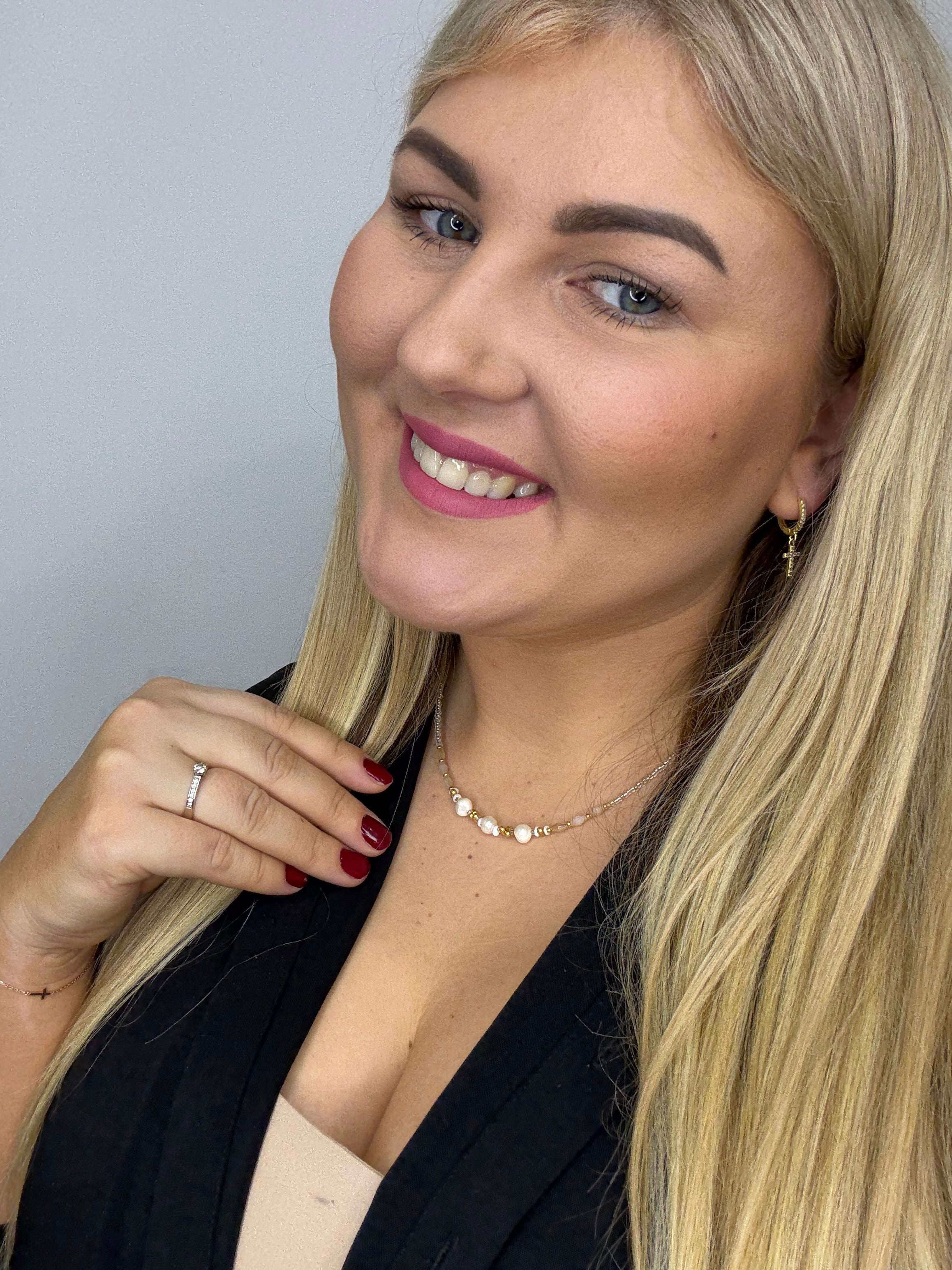 Kreminis minimalistinis natūralių gėlavandenių perlų smulkus vėrinys