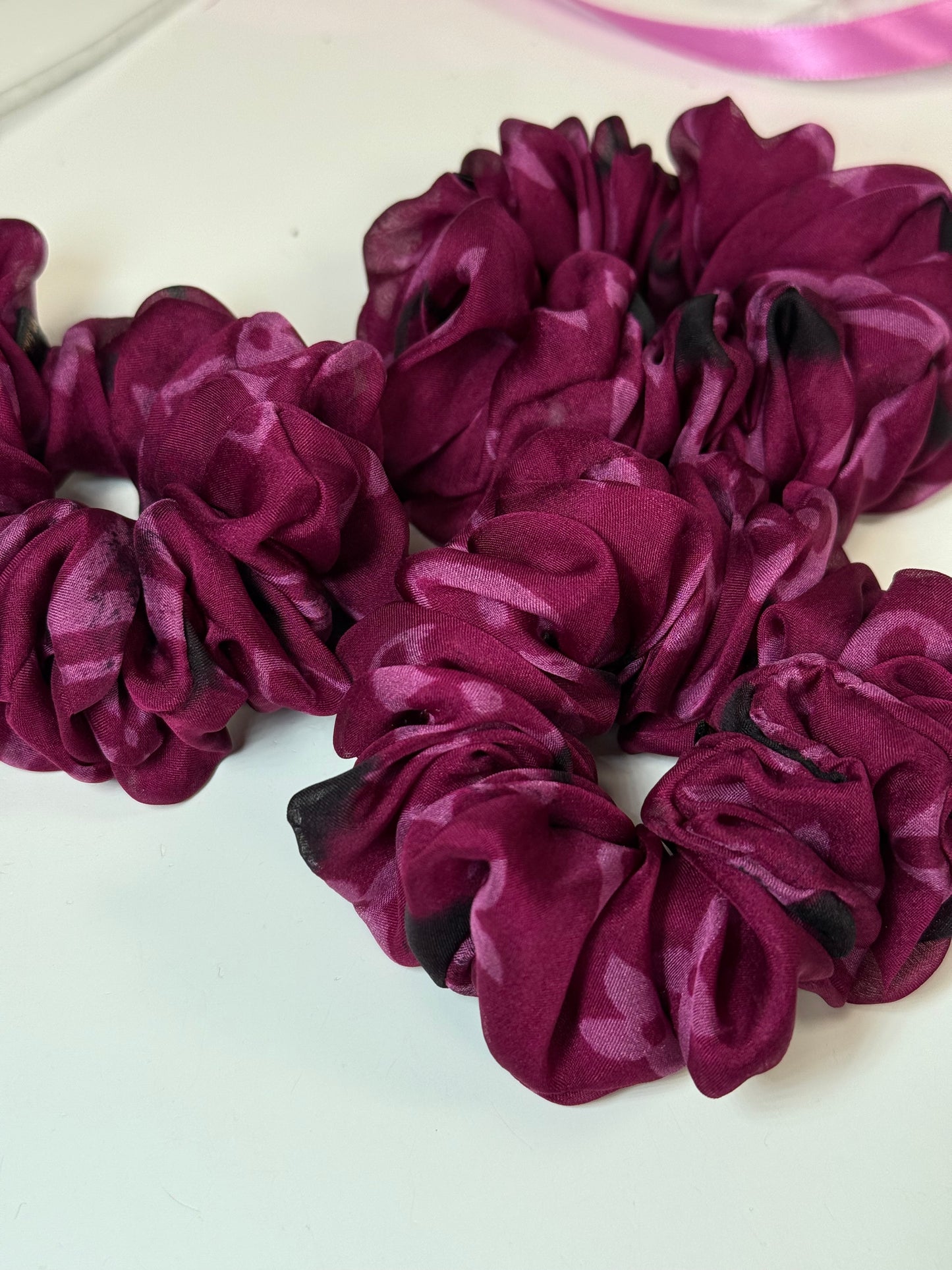 Natūralaus 100% šilko vyšninė organzos gumelė su raštais ♥️