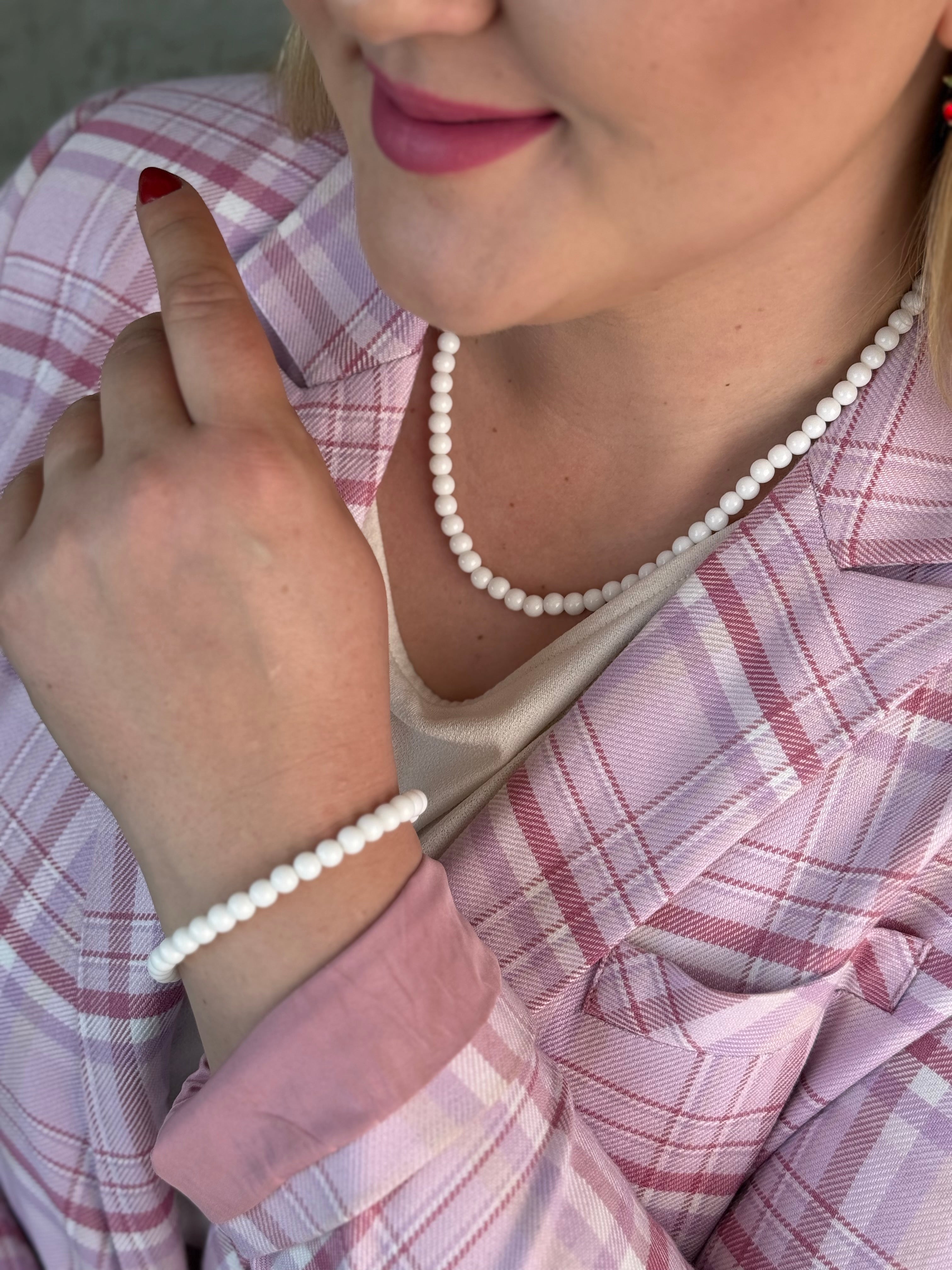 Stiklinių perlų baltas vėrinys