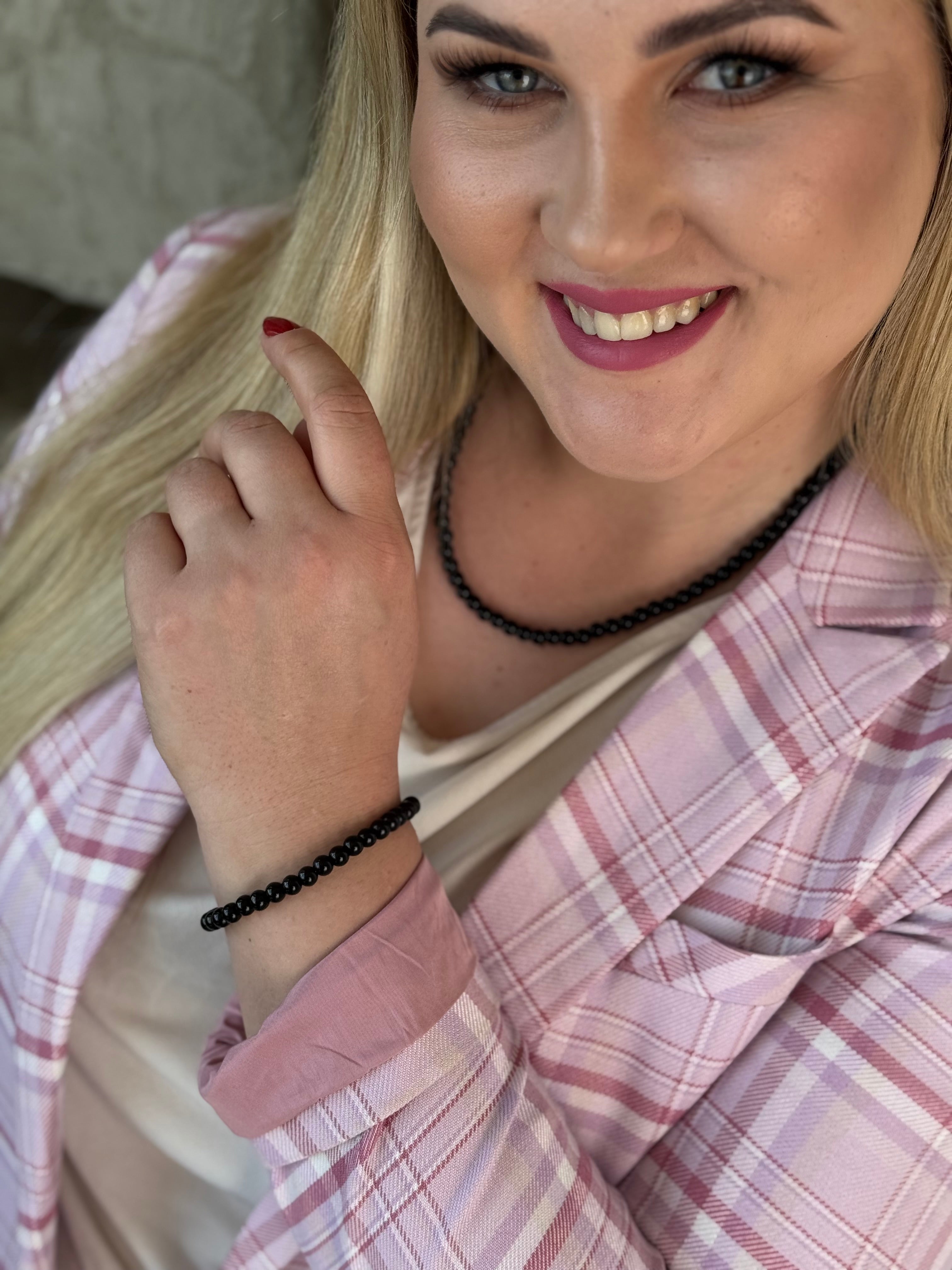 Stiklinių perlų juodas vėrinys