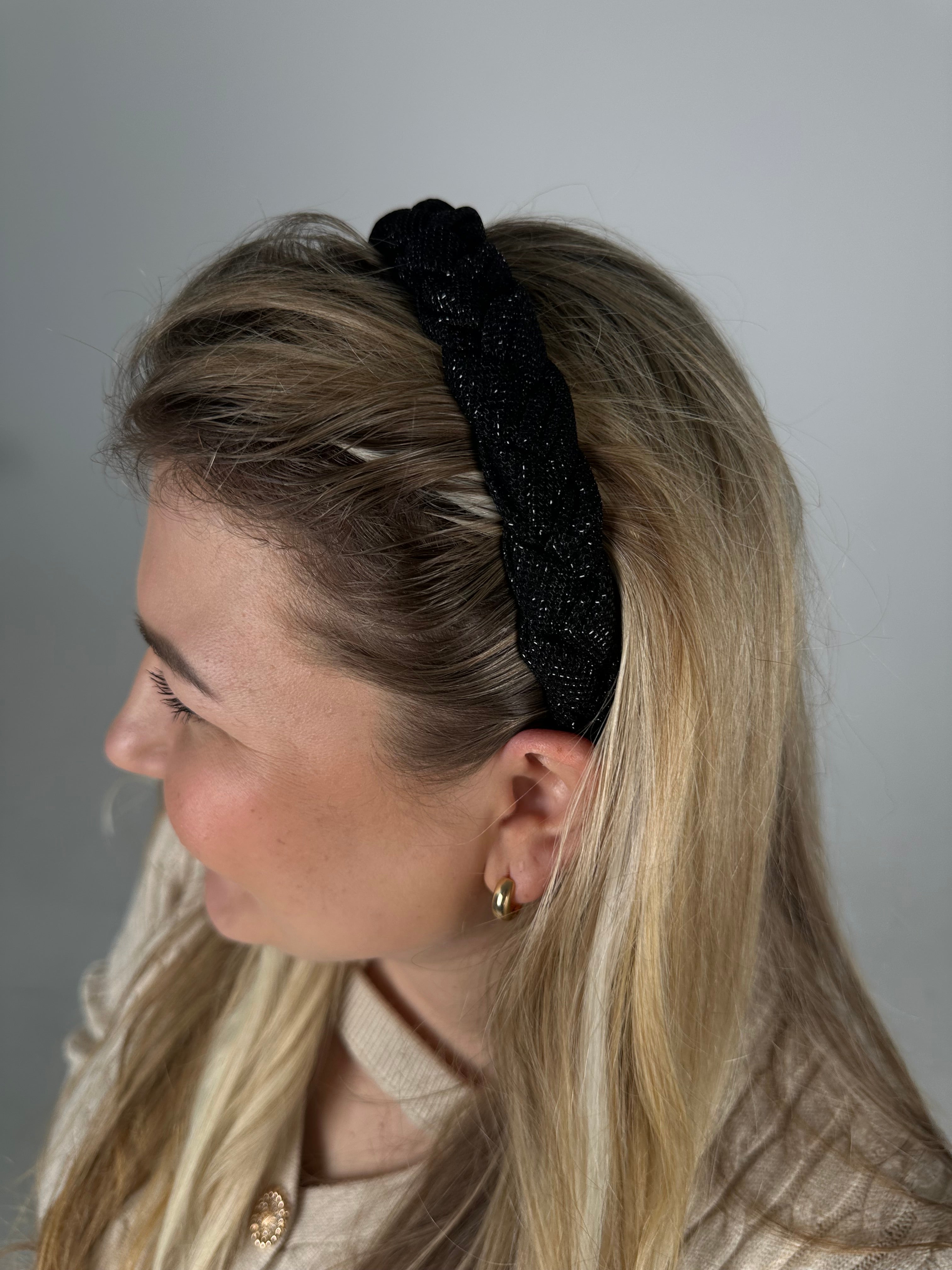 Juodas žėrintis lankelis 🖤