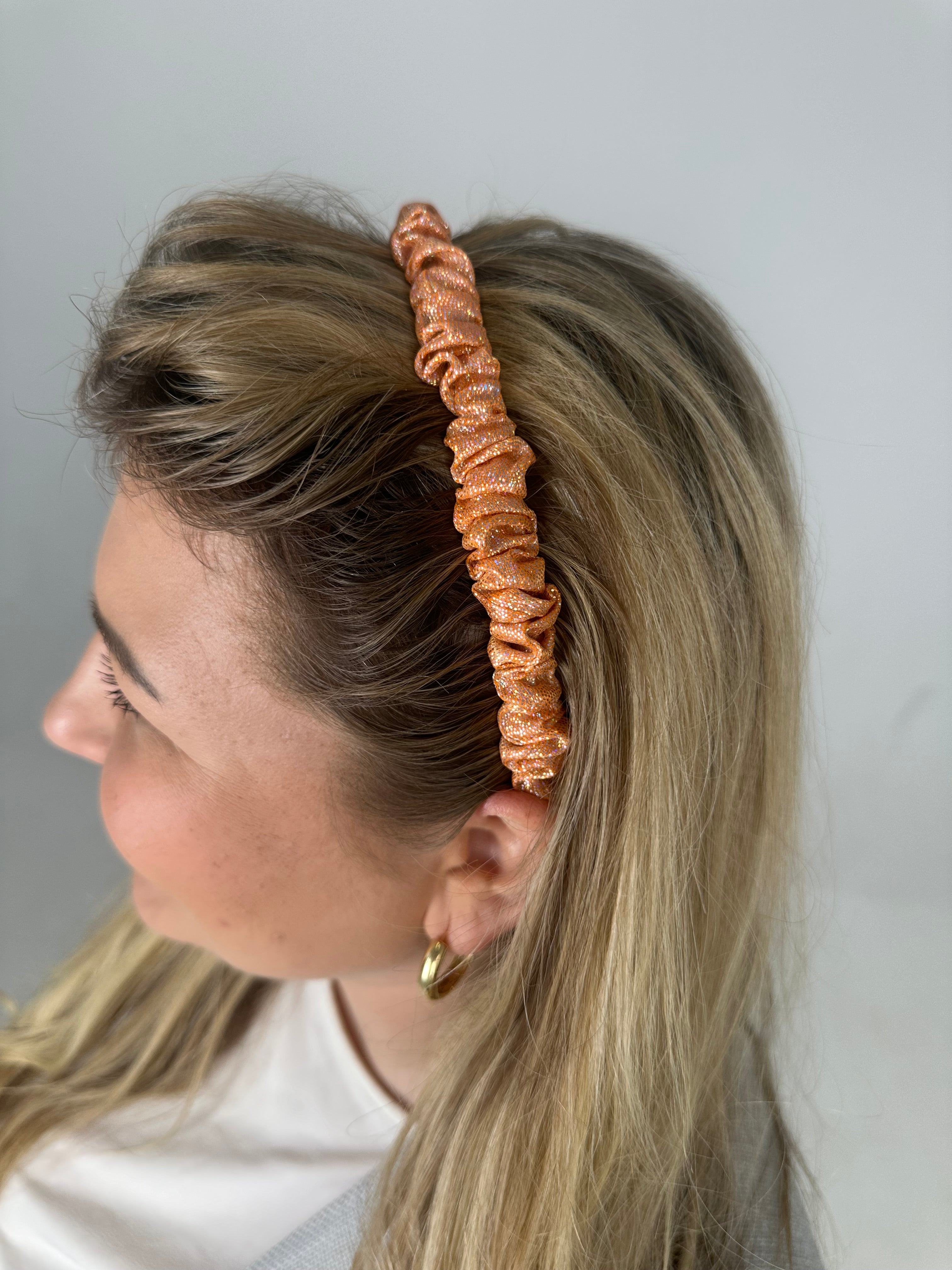 Oranžinis žėrintis rauktas plonasis lankelis