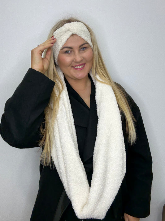 Baltas Teddy 🧸 šalikas