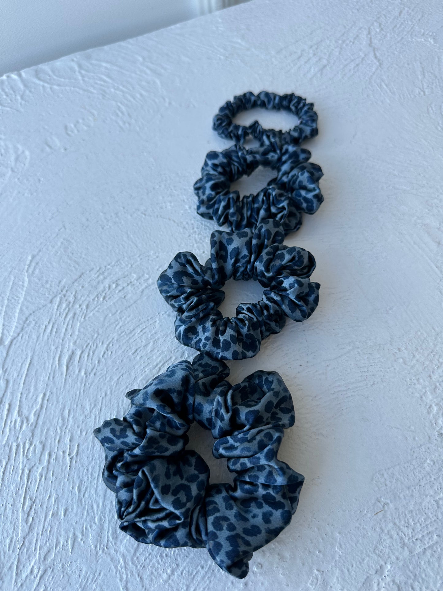 Mėlyno leopardo rašto 100% natūralaus Itališko mulberry šilko gumelė