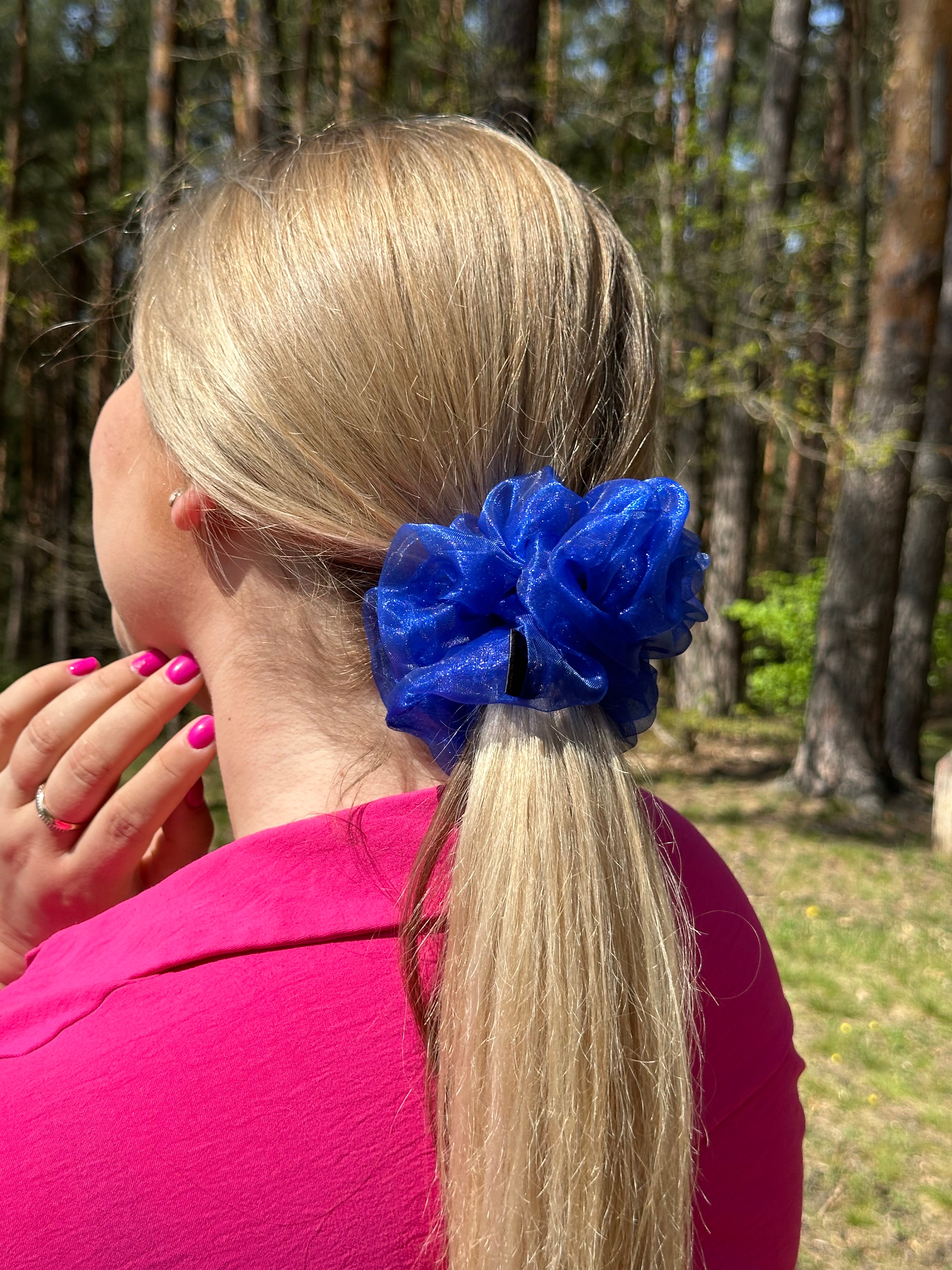 Karališka mėlyna organzos gumelė