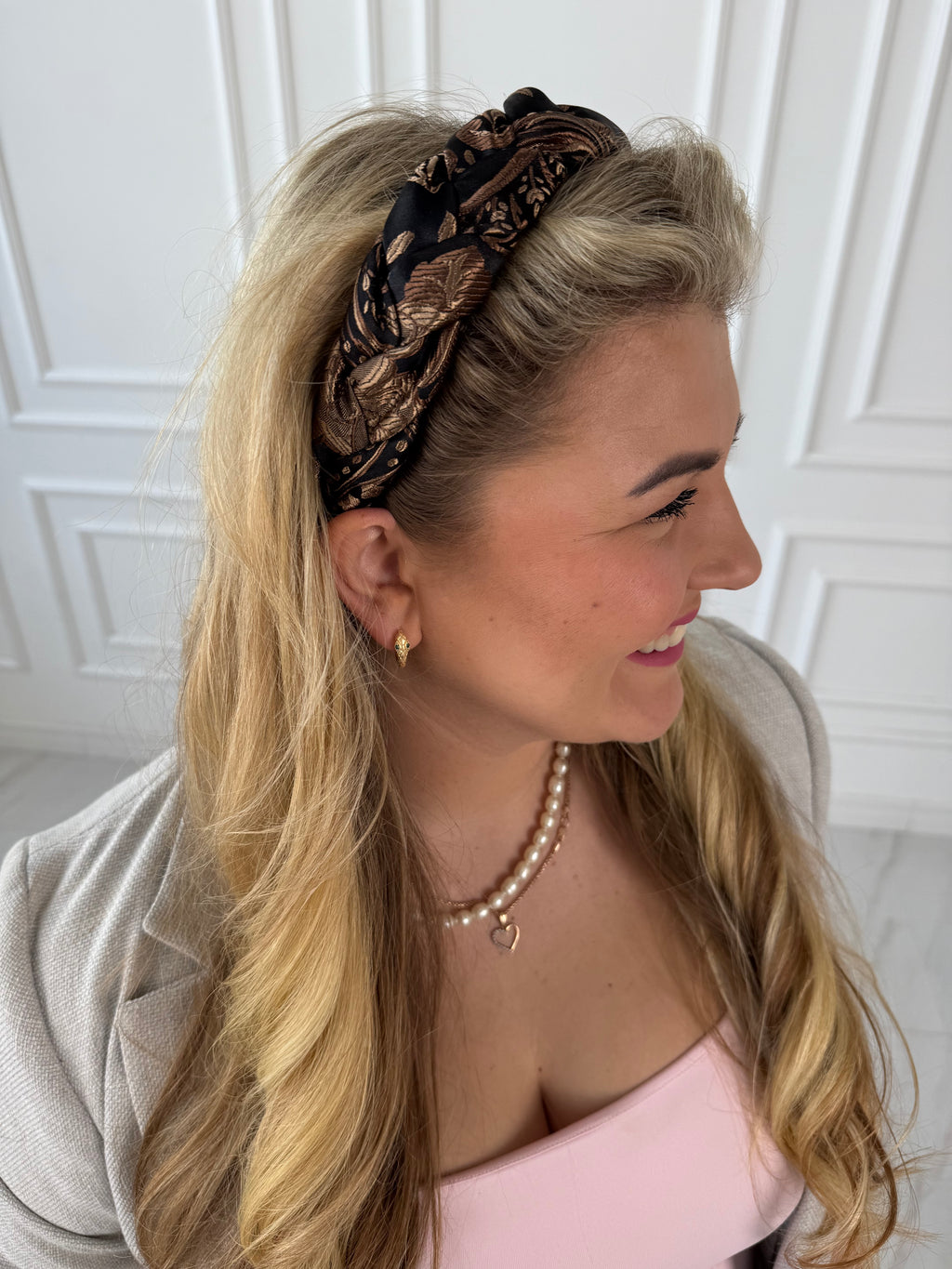 Karališko šilko juodas su auksiniais raštais lankelis 👑