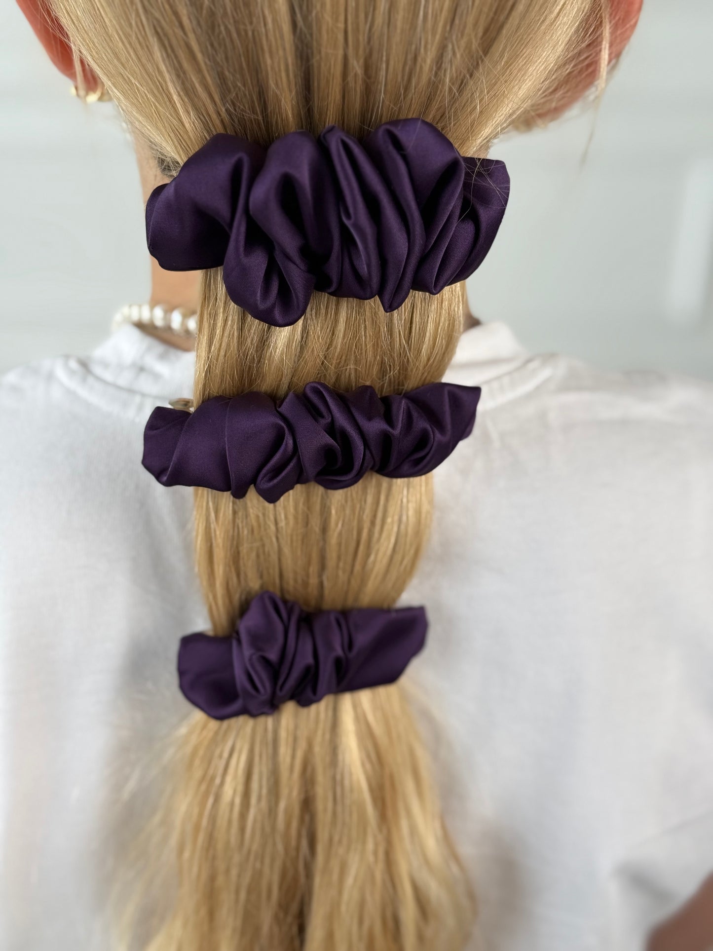 Baklažano natūralaus šilko segtukas raukinukas