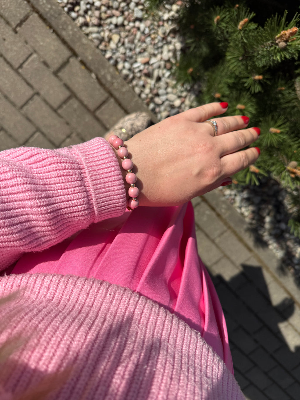 Rožinė keramikos ir hematito apyrankė