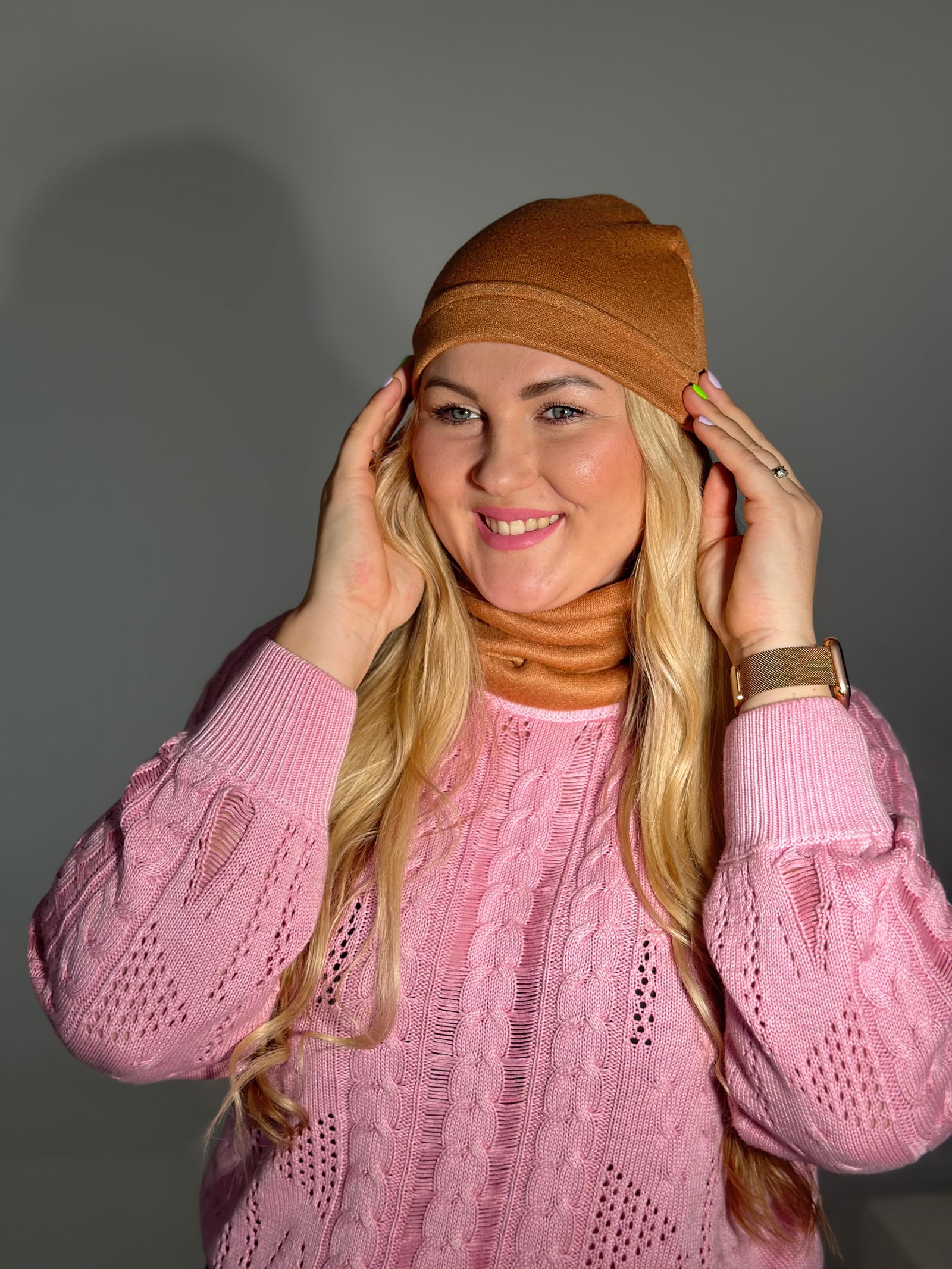 Merino vilnos karamelinė vienguba kepurė