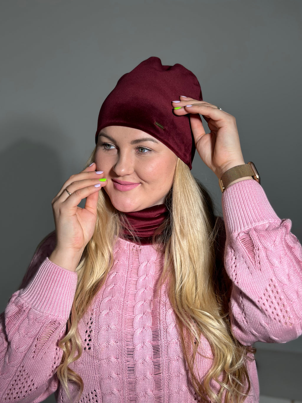 Bordo veliūro kepurė