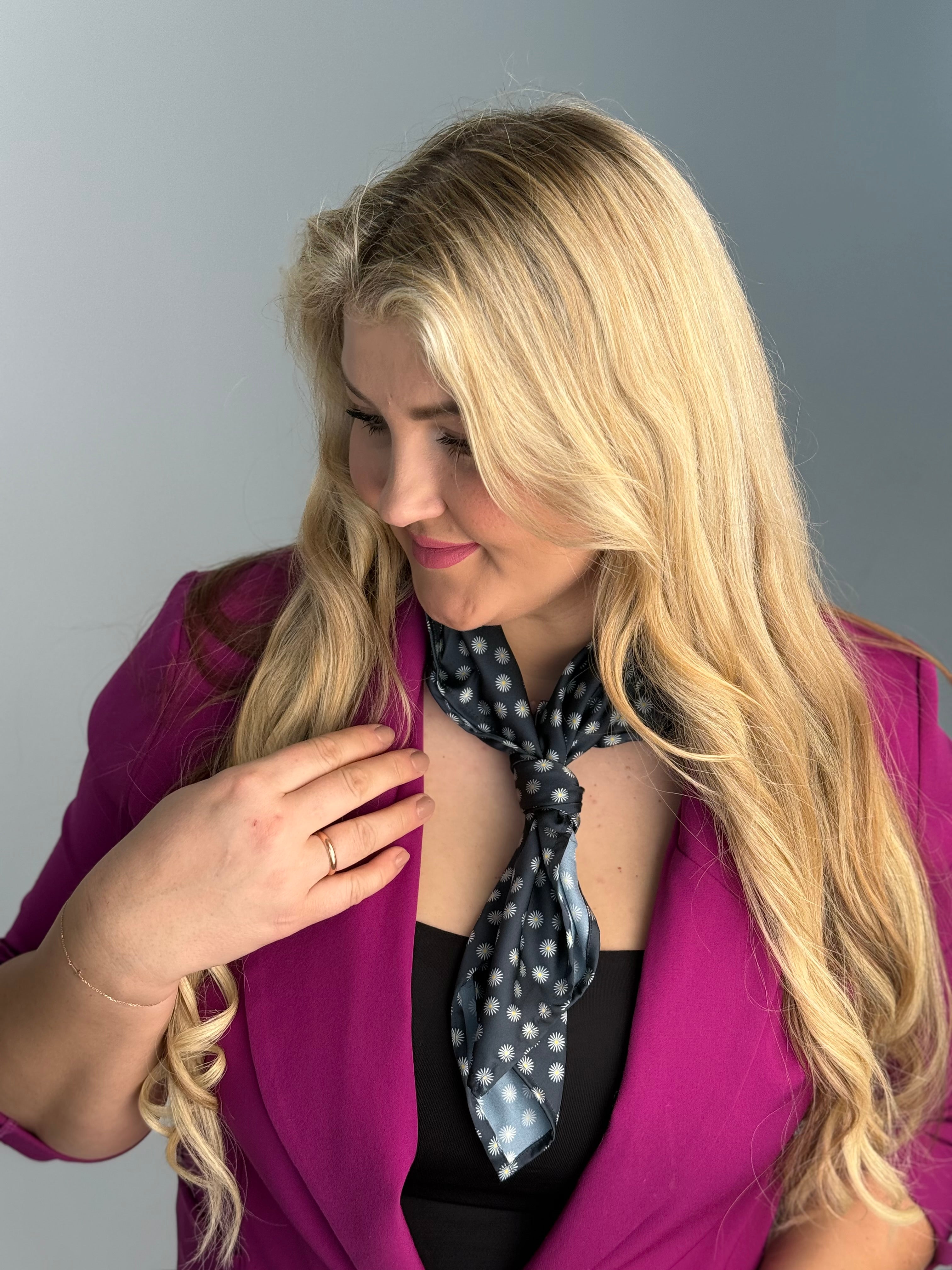 Juoda skarelė su ramunėlėmis | SBG dizainas