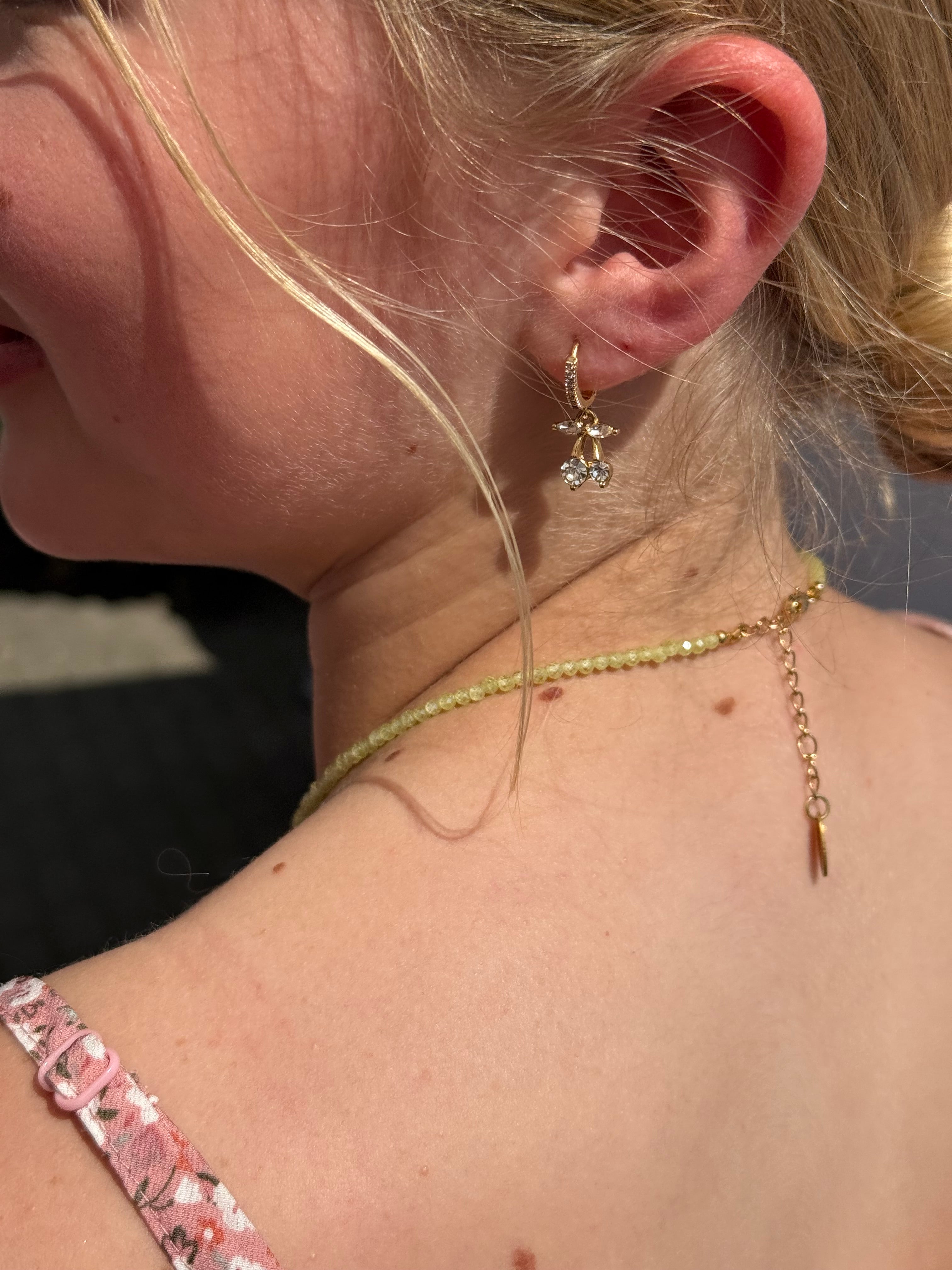 Gelsvas cirkonių minimalistinis vėrinys 🌙