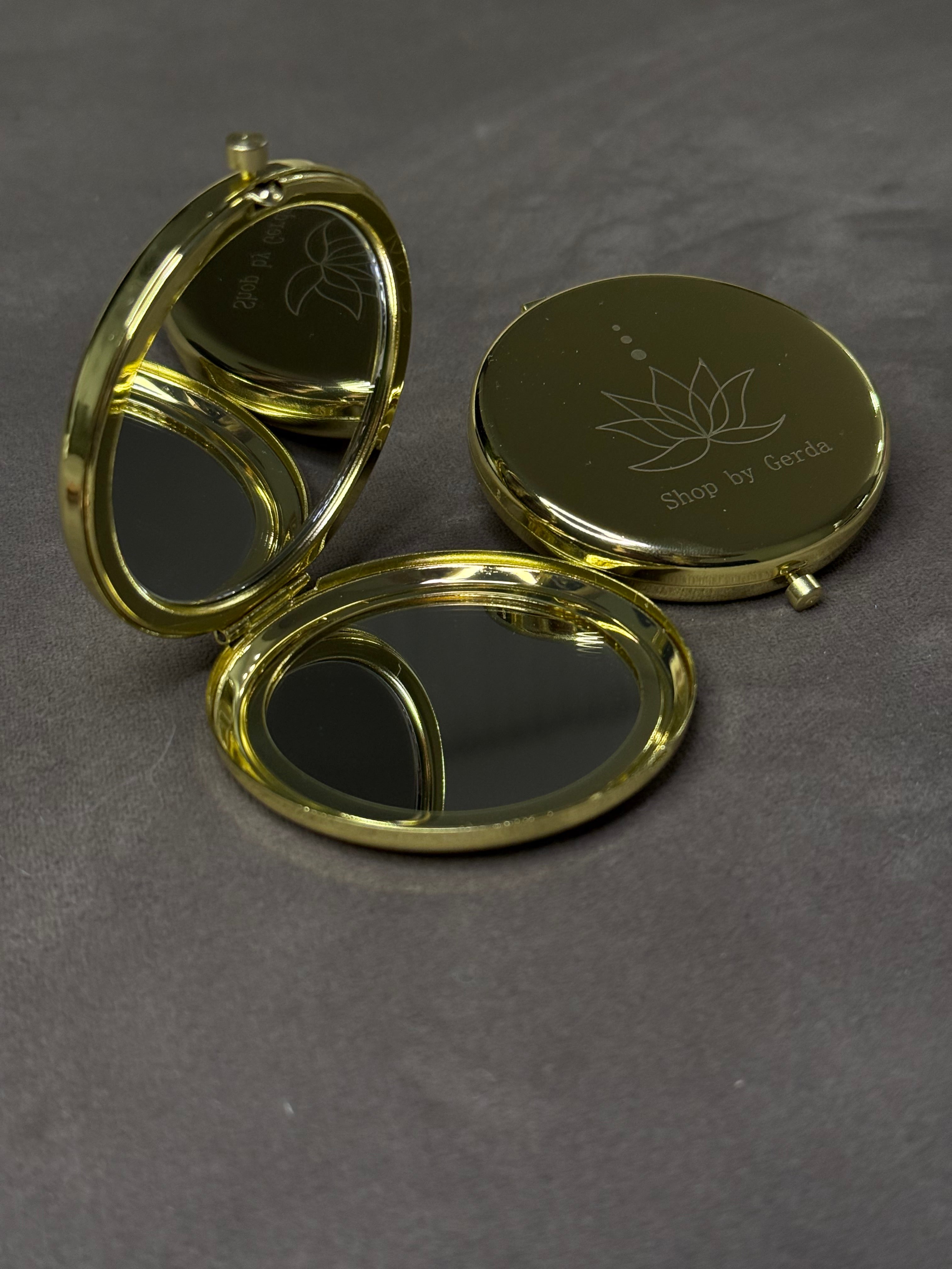 Auksinis metalinis veidrodėlis
