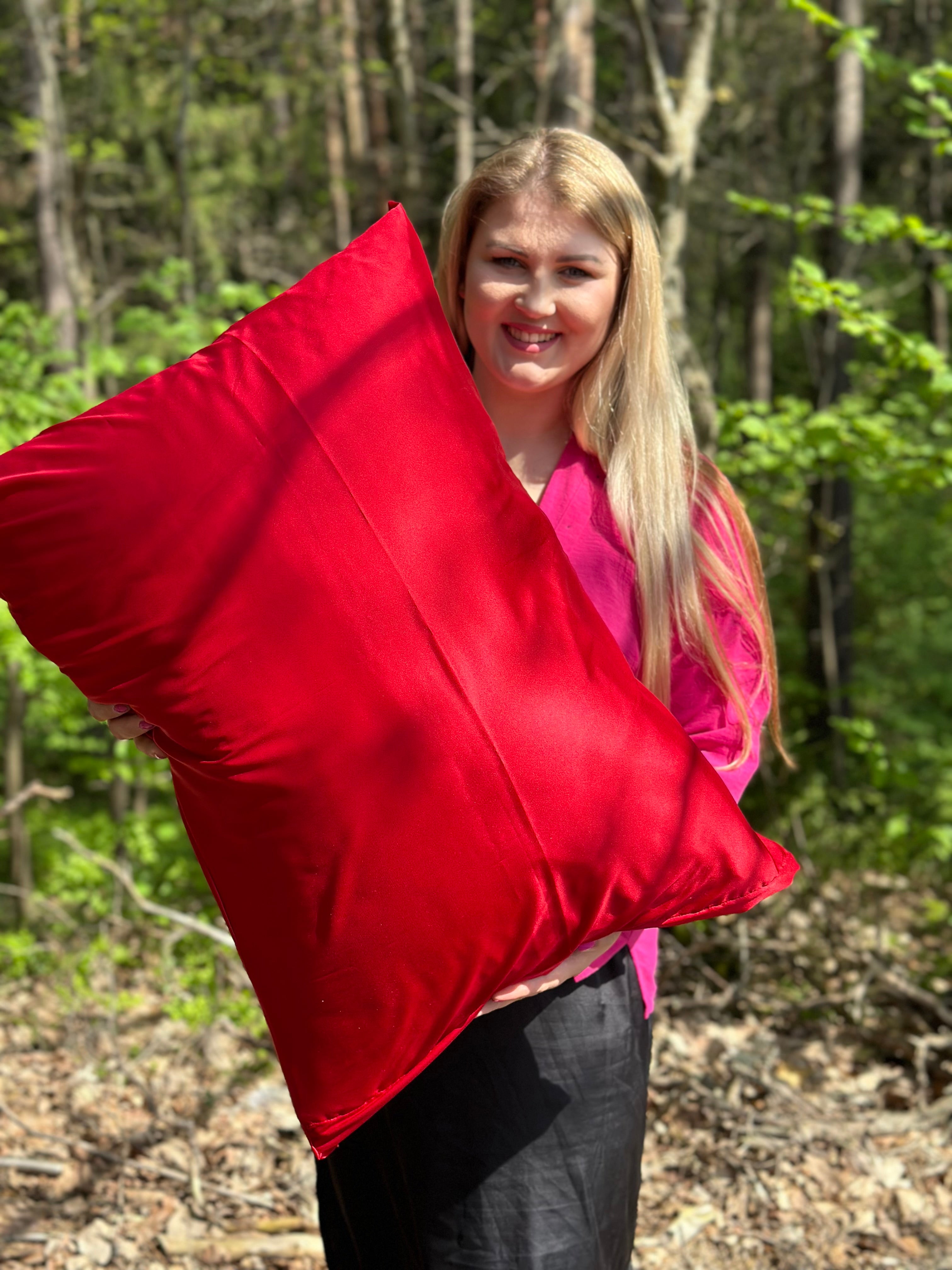 Armani šilko raudonas pagalvės užvalkaliukas 💜