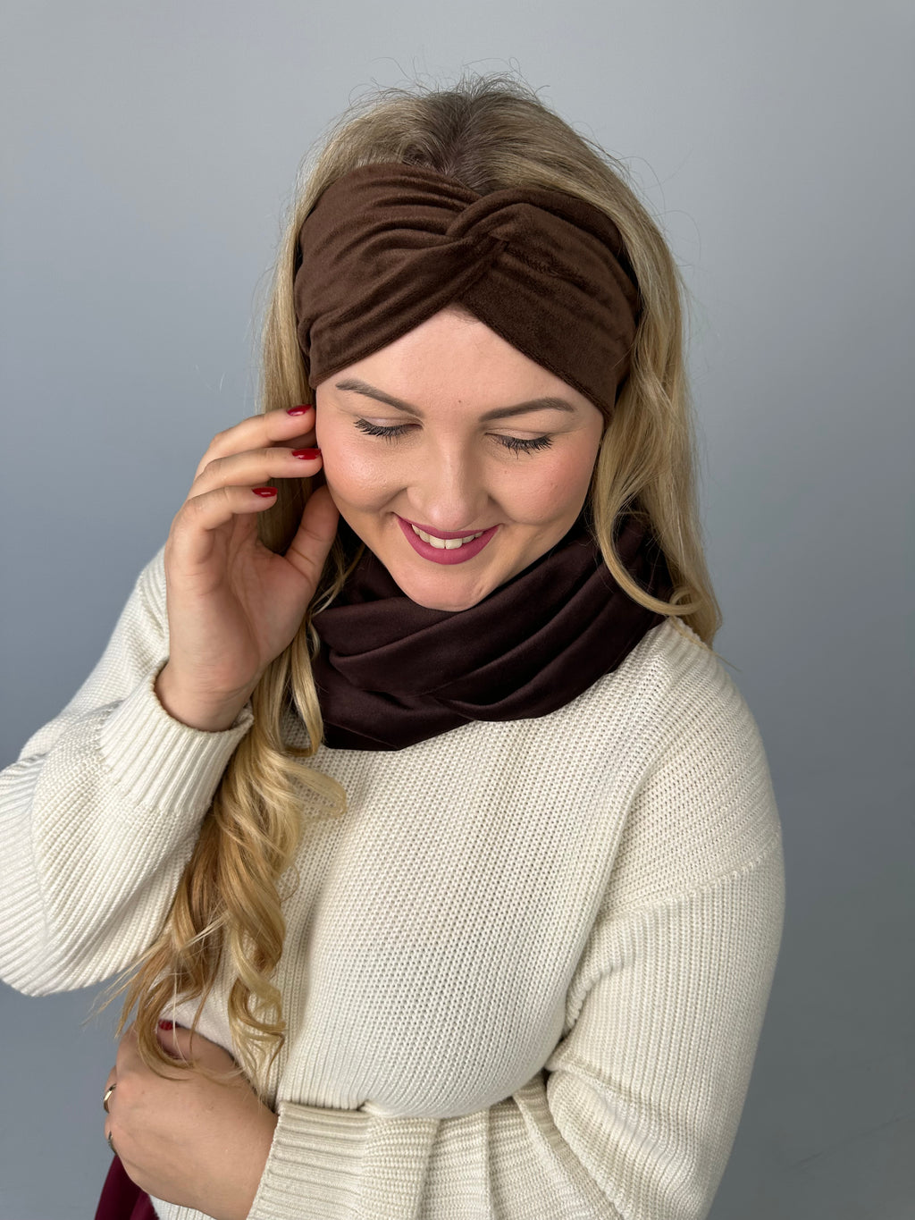 Šokoladinė veliūro galvajuostė