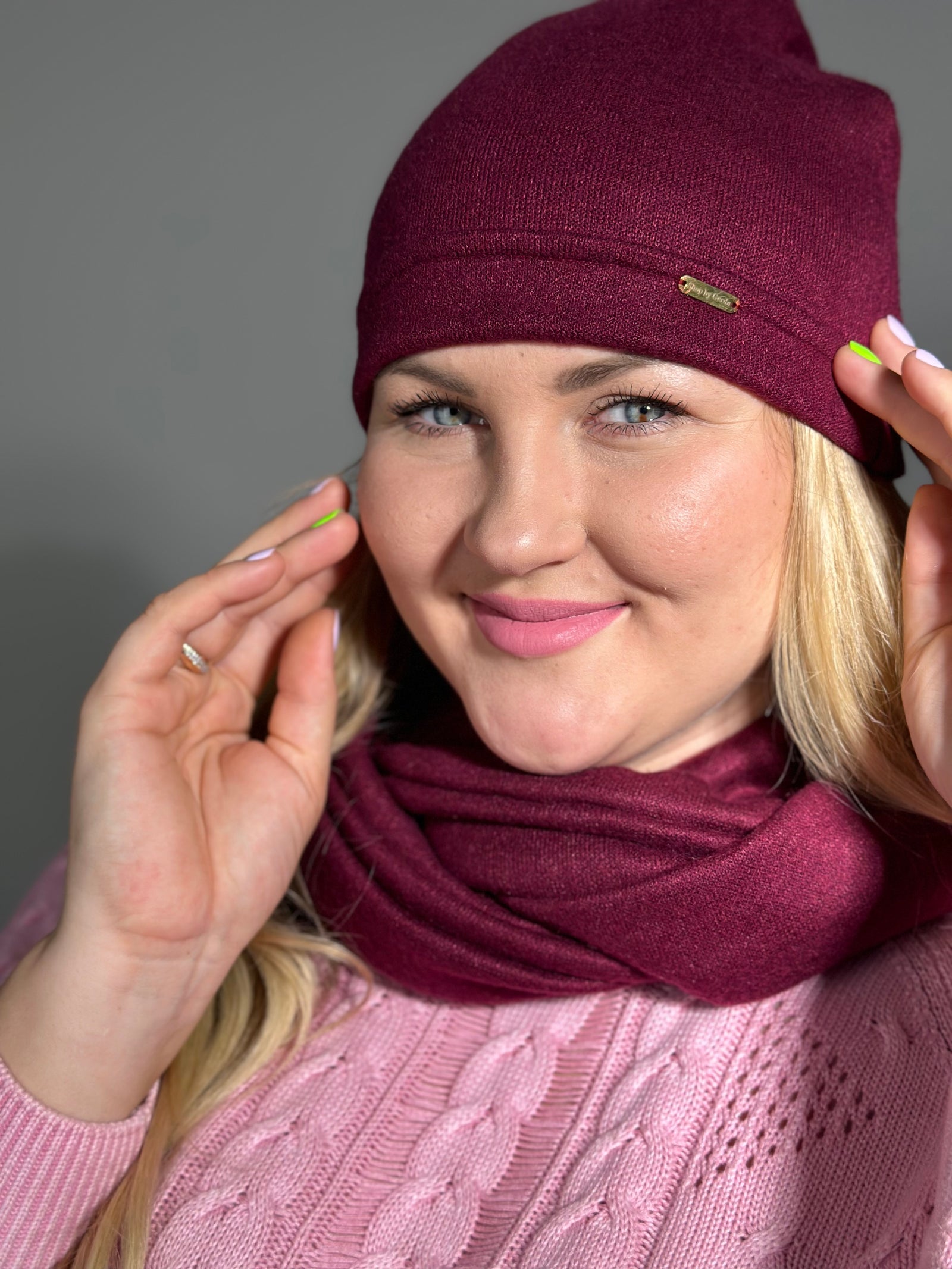 Merino vilnos bordo vienguba kepurė
