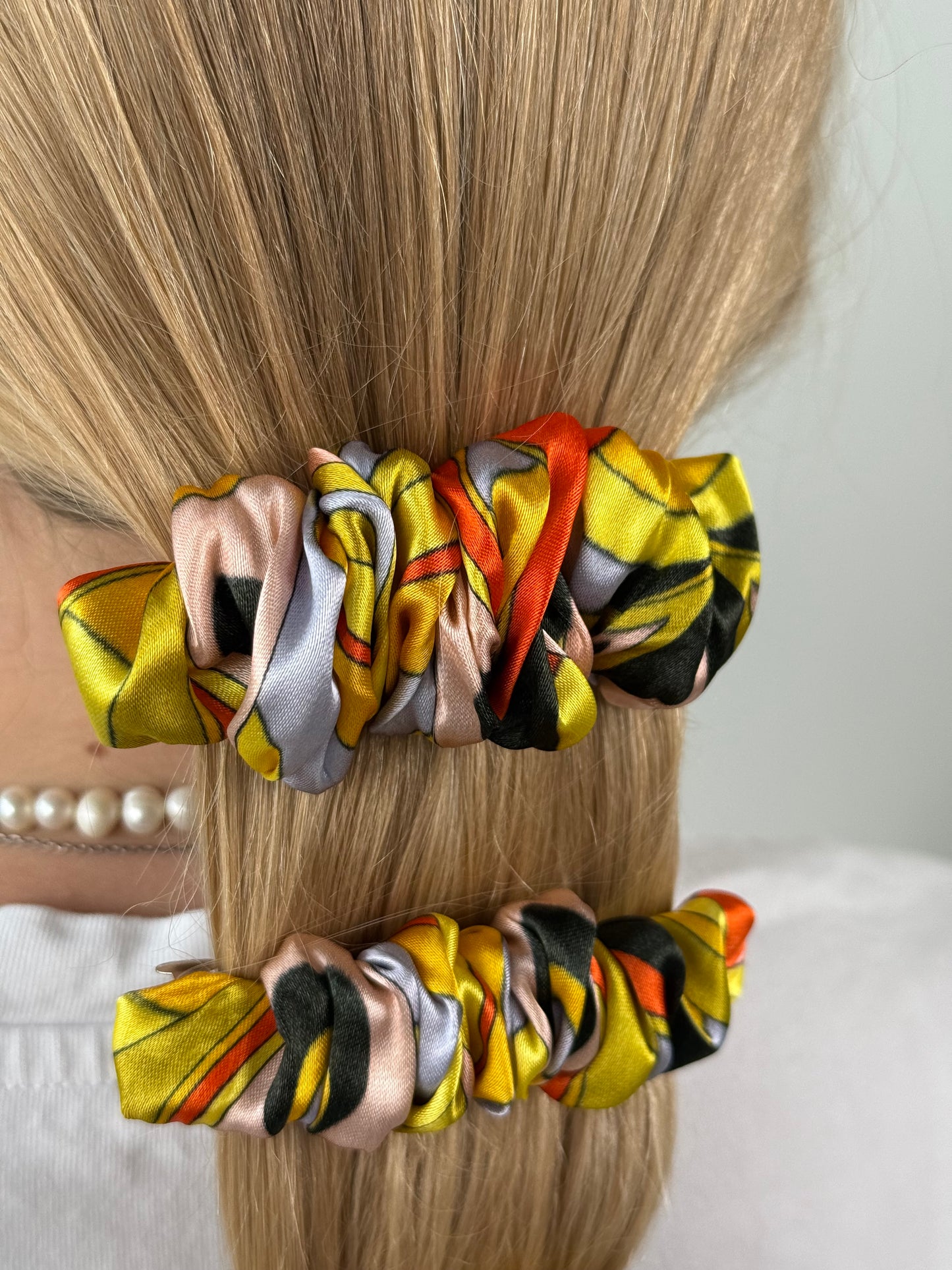 Natūralaus šilko segtukas raukinukas ‘DYNASTY’