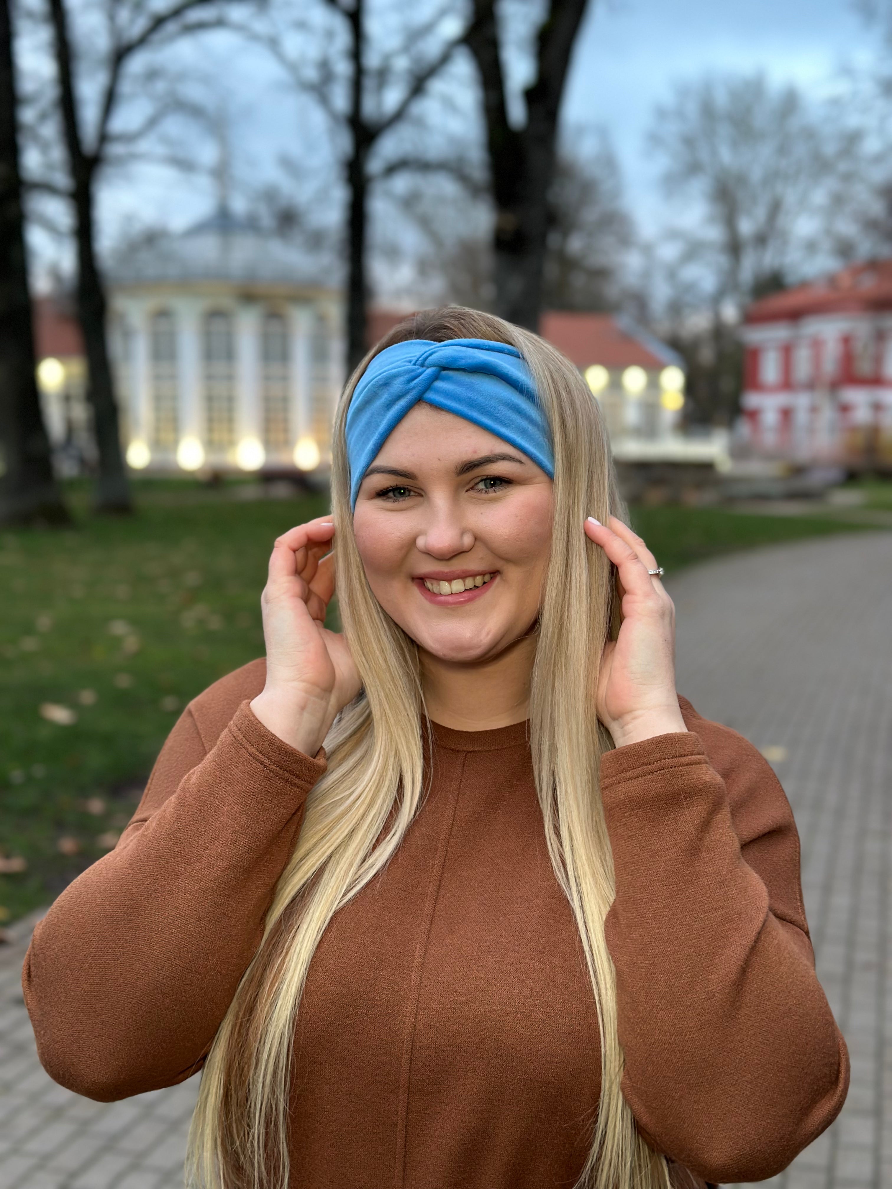 Mėlyna veliūro galvajuostė