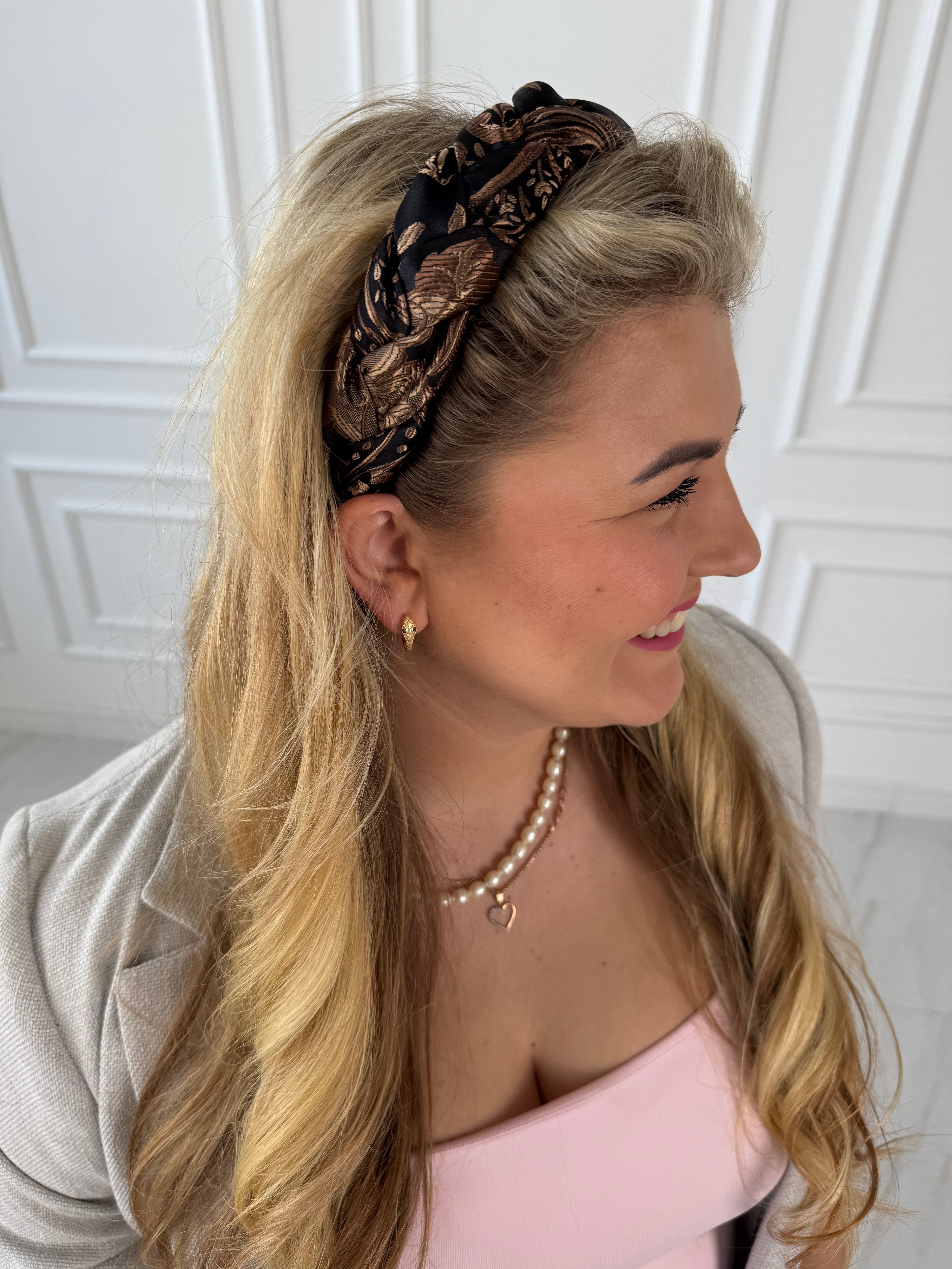 Karališko šilko juodas su auksiniais raštais lankelis 👑