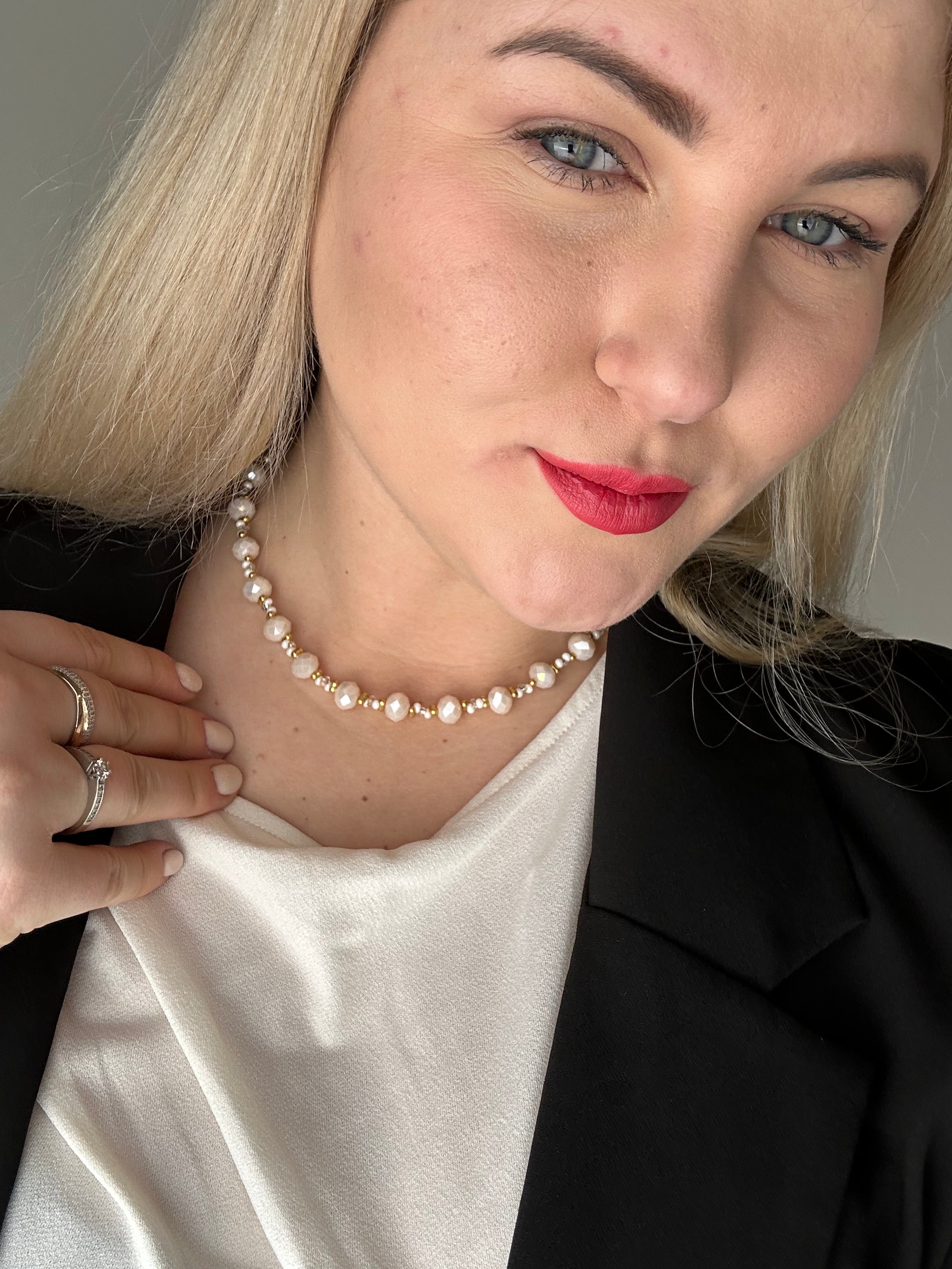 Kaklo vėrinys ‘love’