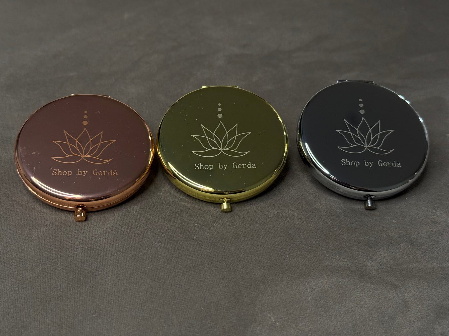 Sidabrinis metalinis veidrodėlis